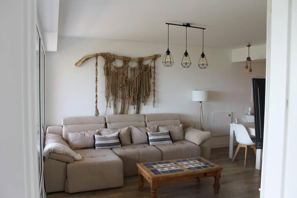Apartamento de tres habitaciones con vista a la montaña