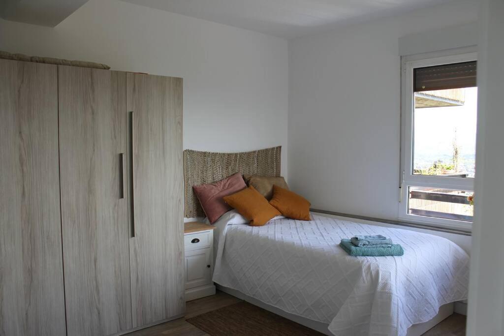 Three-Bedroom Apartment With Mountain View photo 3