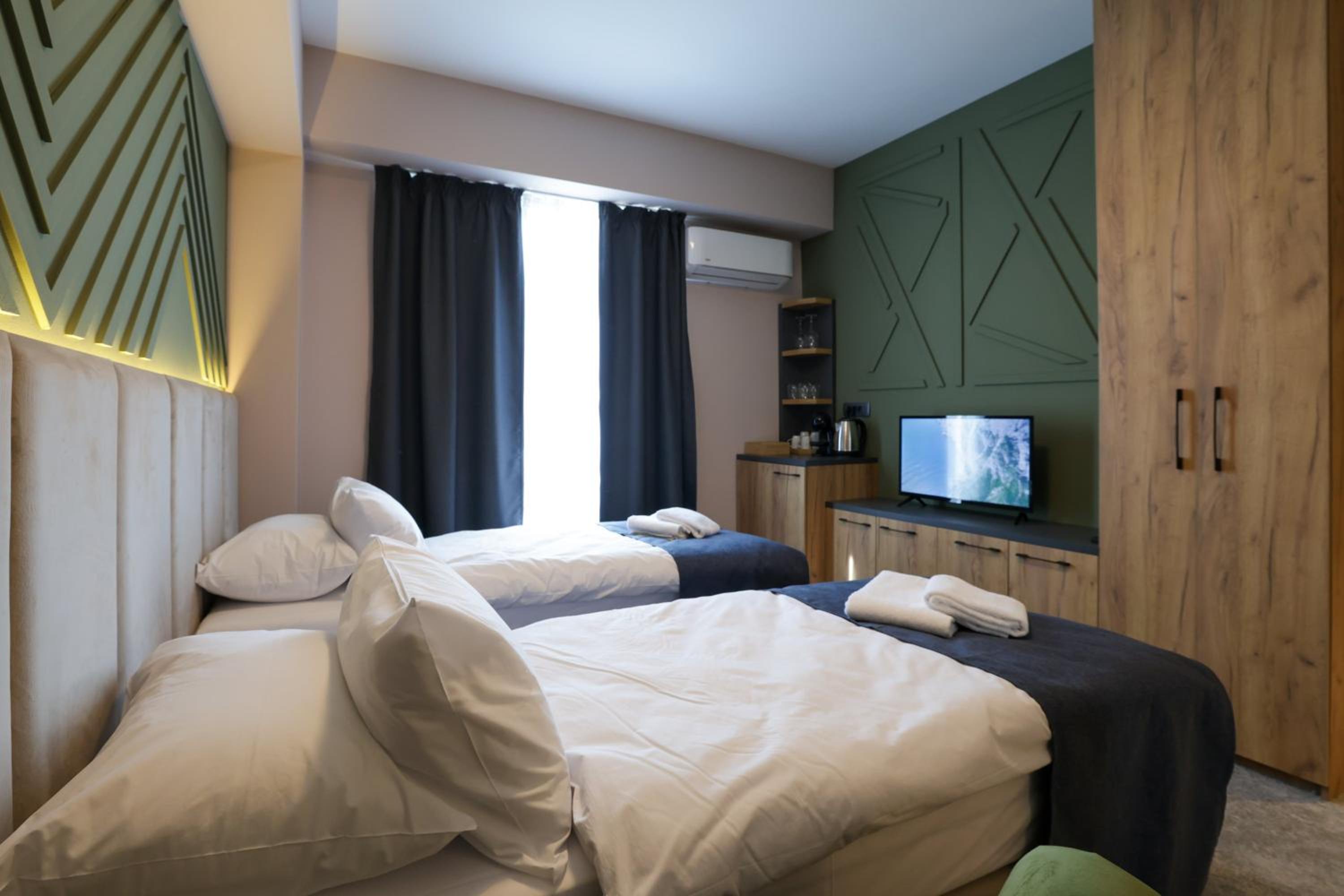 Standard Double Room Free Airport Shuttle