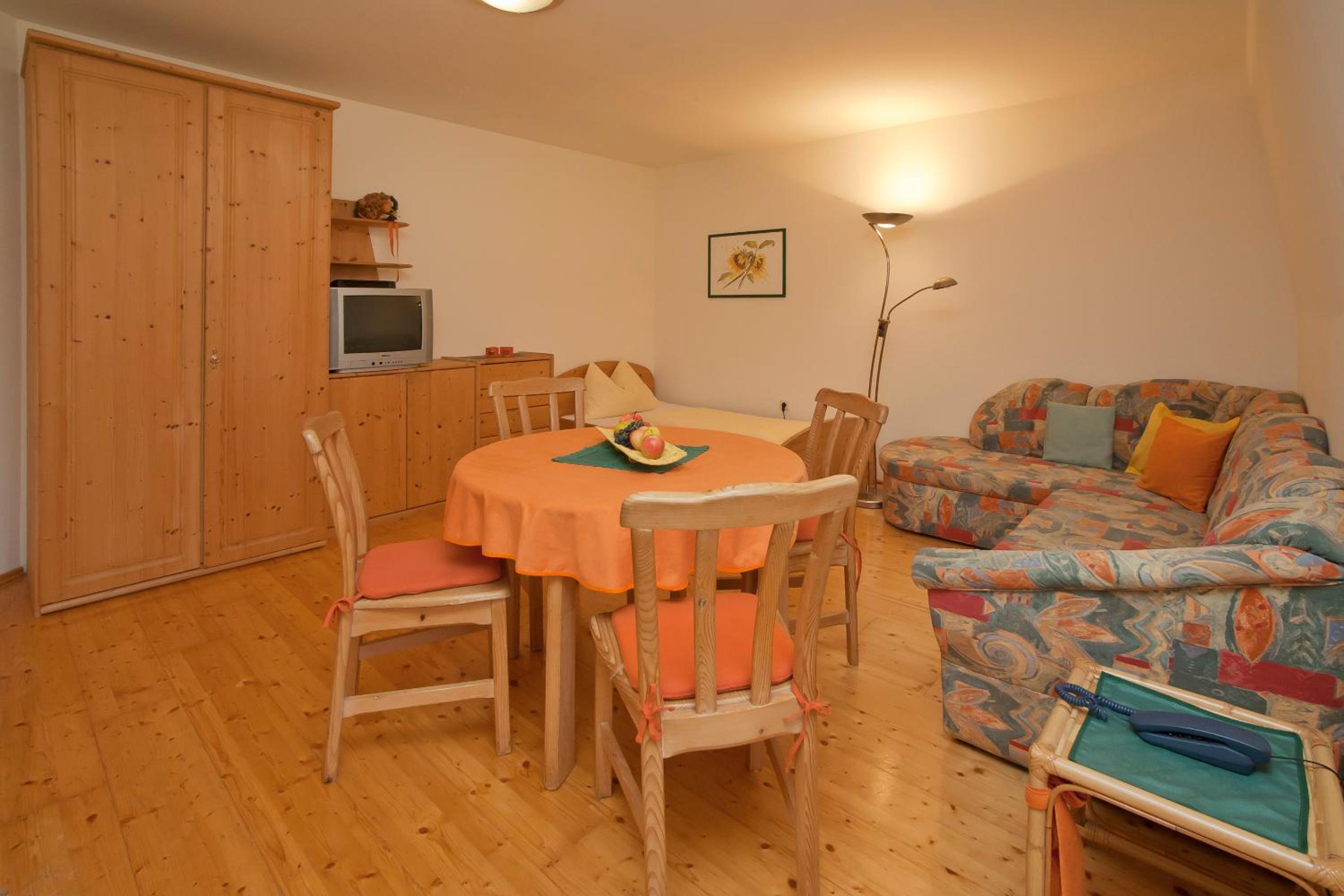 Apartment photo 2
