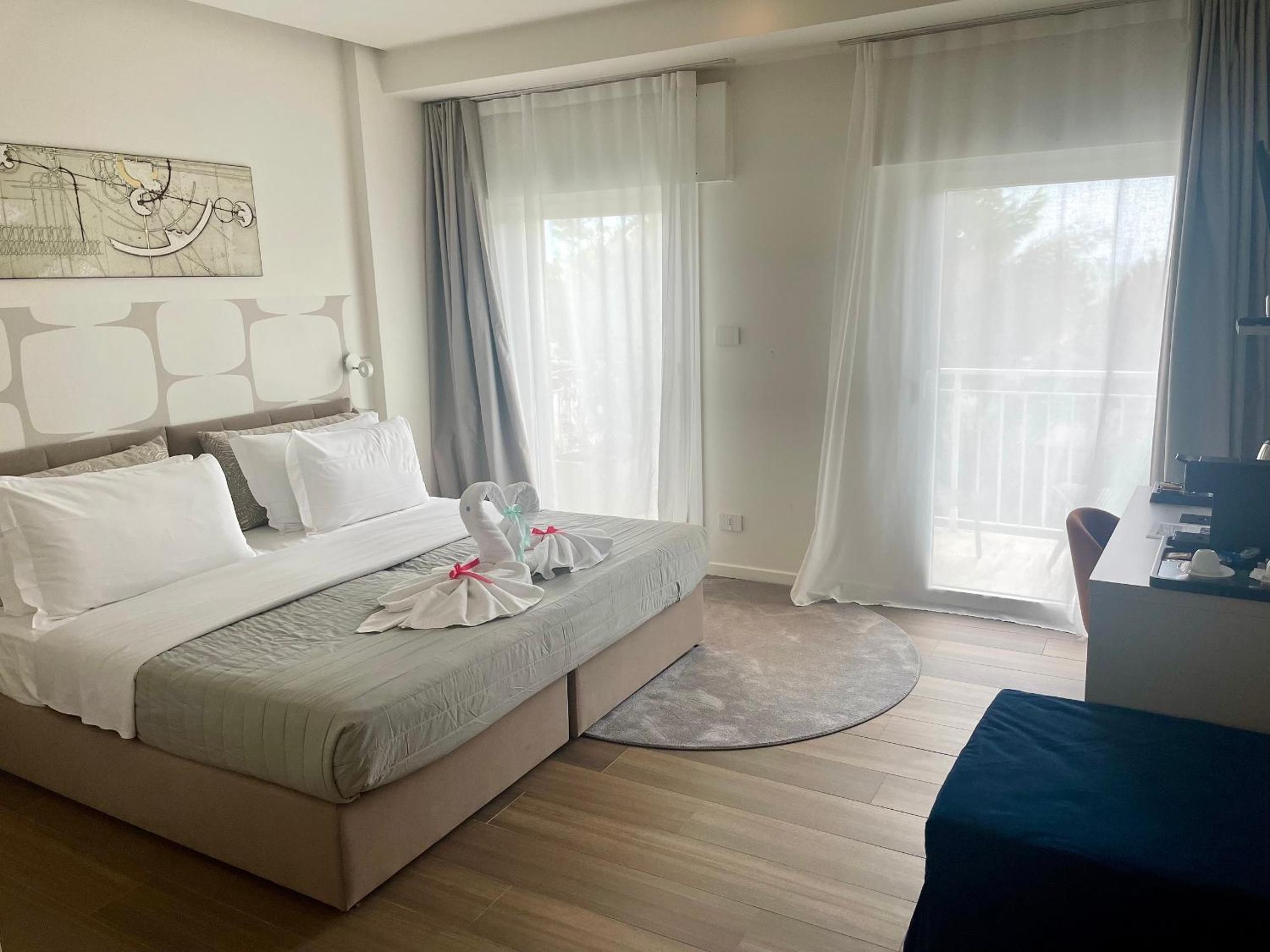 Superior Double or Twin Room with Terrace