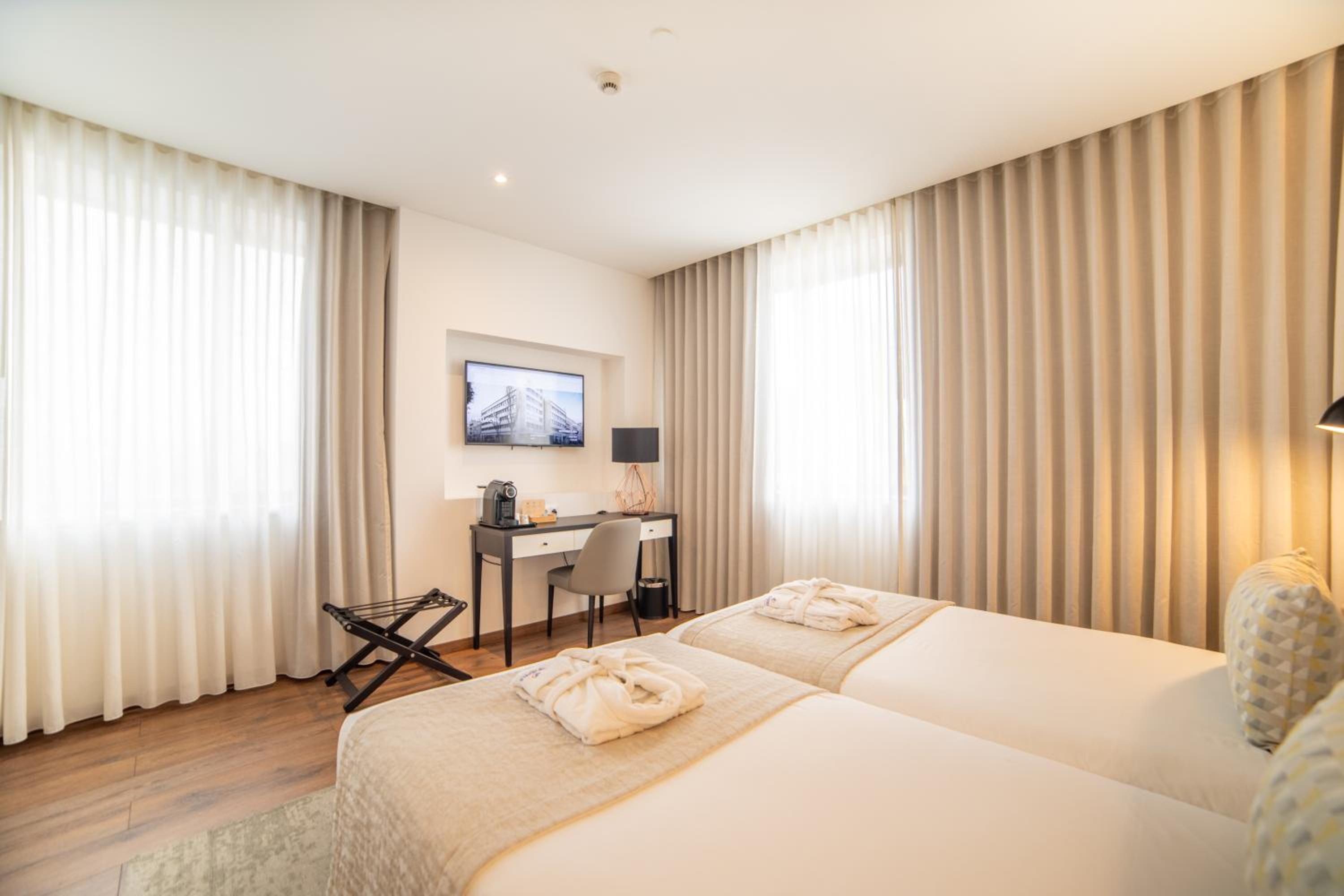 Twin Room - Photo 4