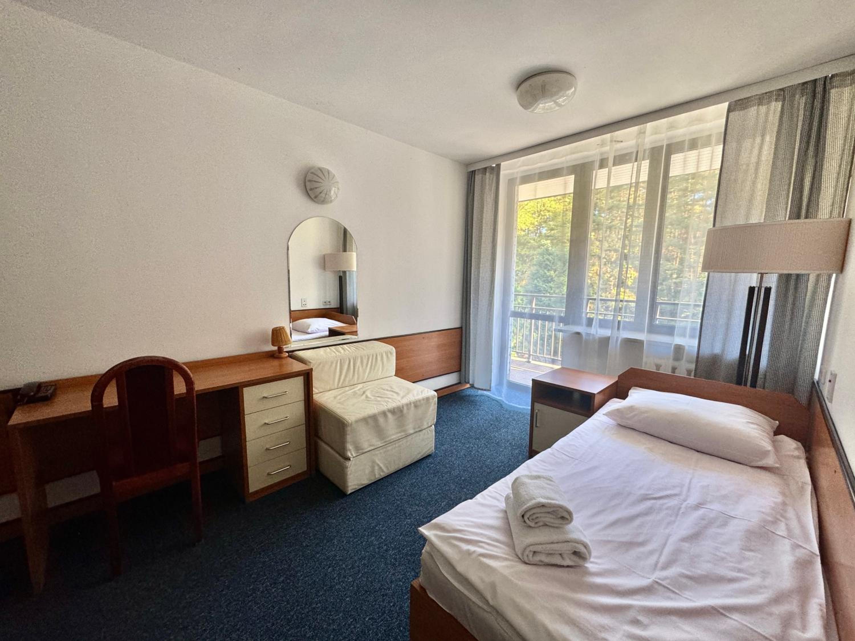 Economy Triple Room - Photo 2