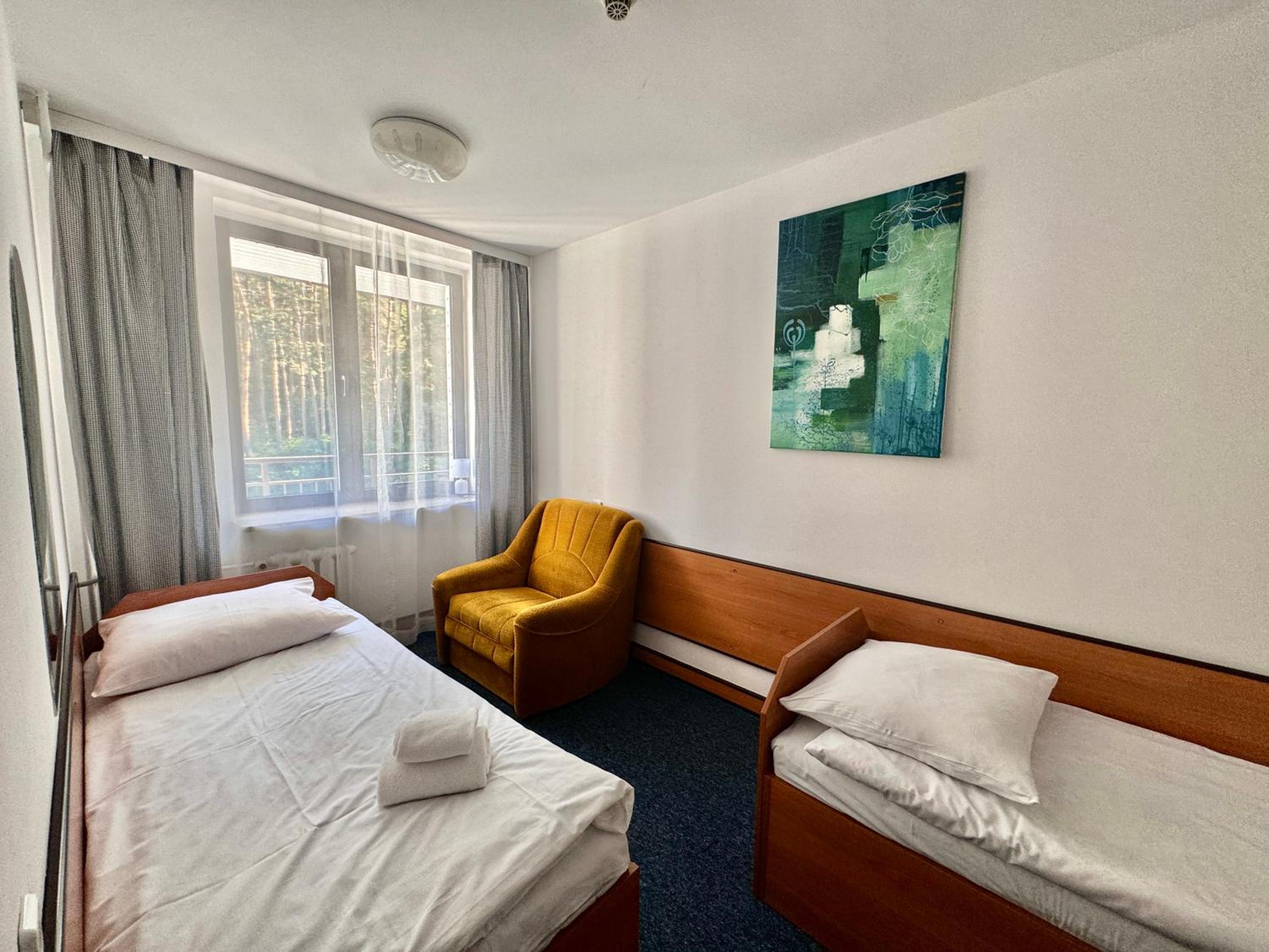 Economy Triple Room - Photo 3