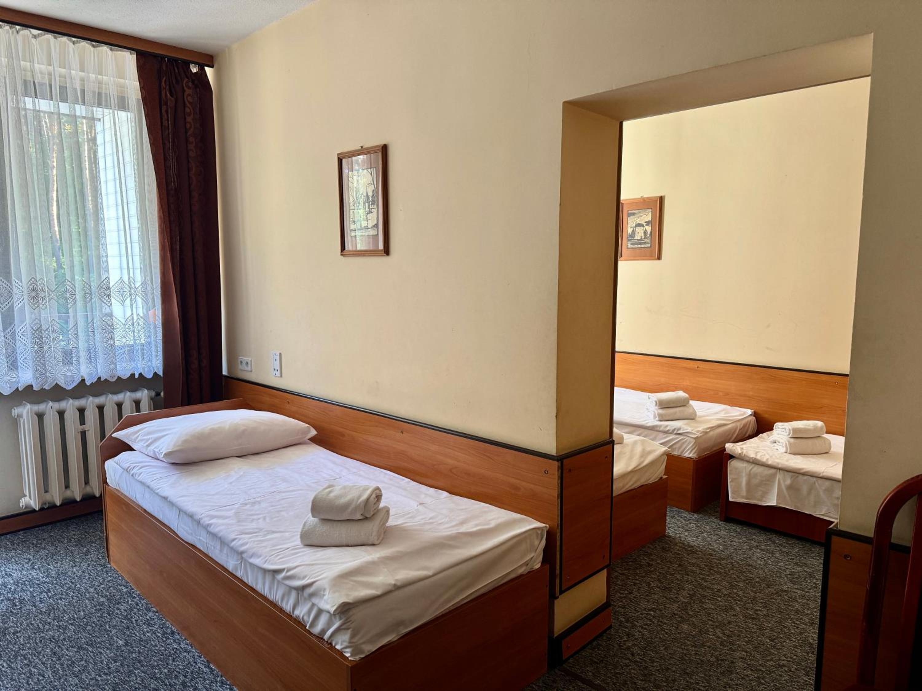 Economy Triple Room - Photo 6