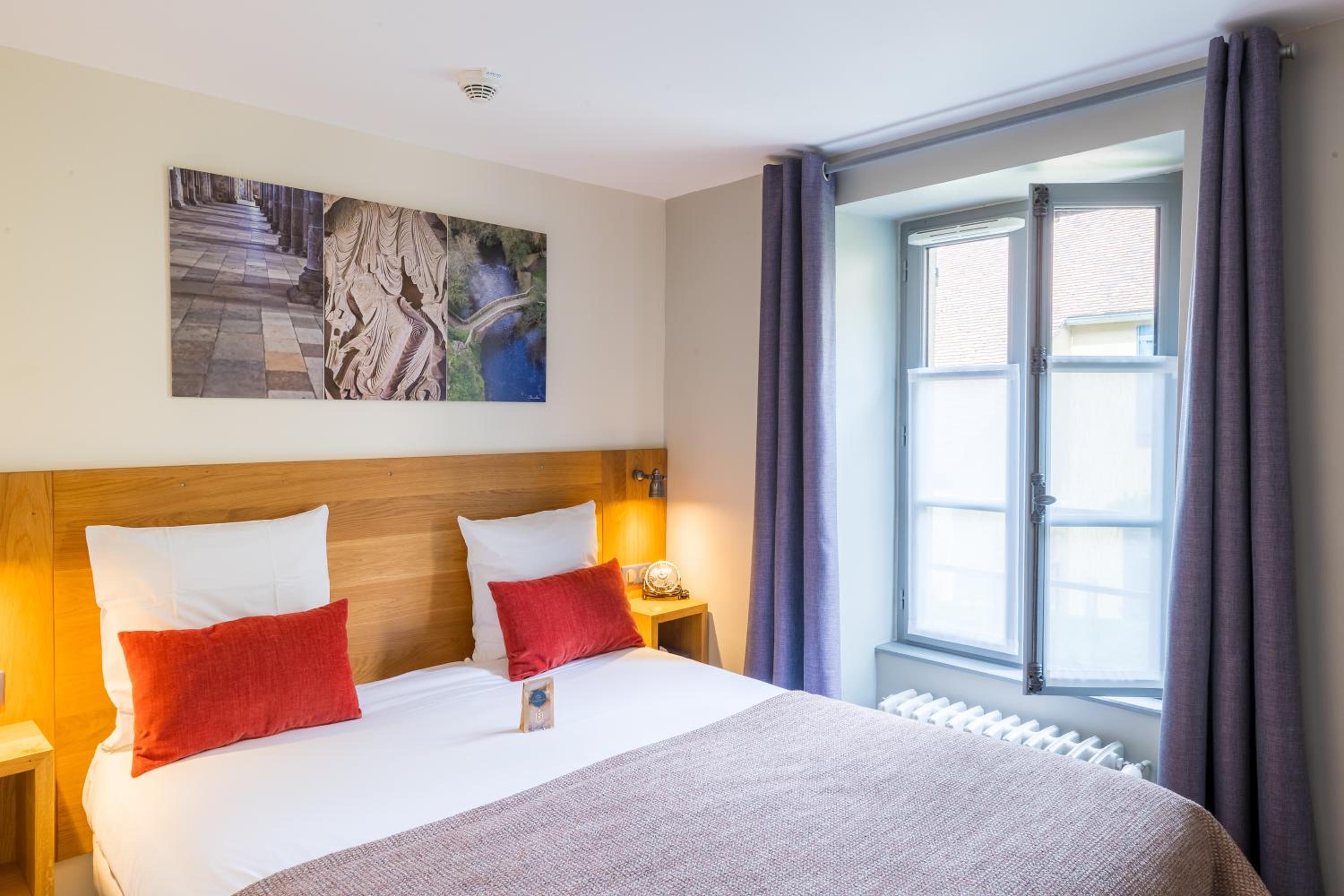 Standard King Room photo 2