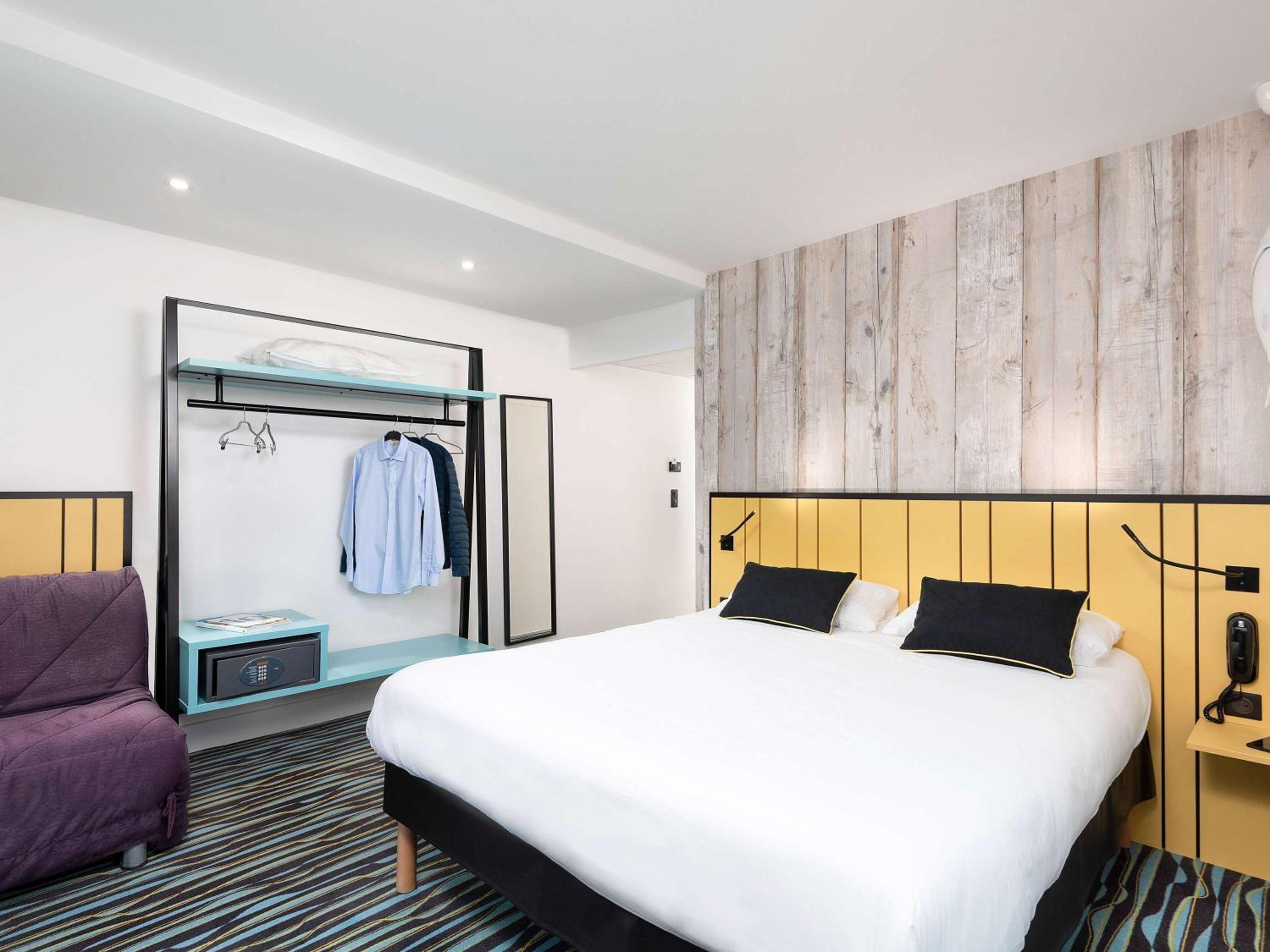 Standard Double Room with One Double and One Single Bed - Non-Smoking - Photo 1
