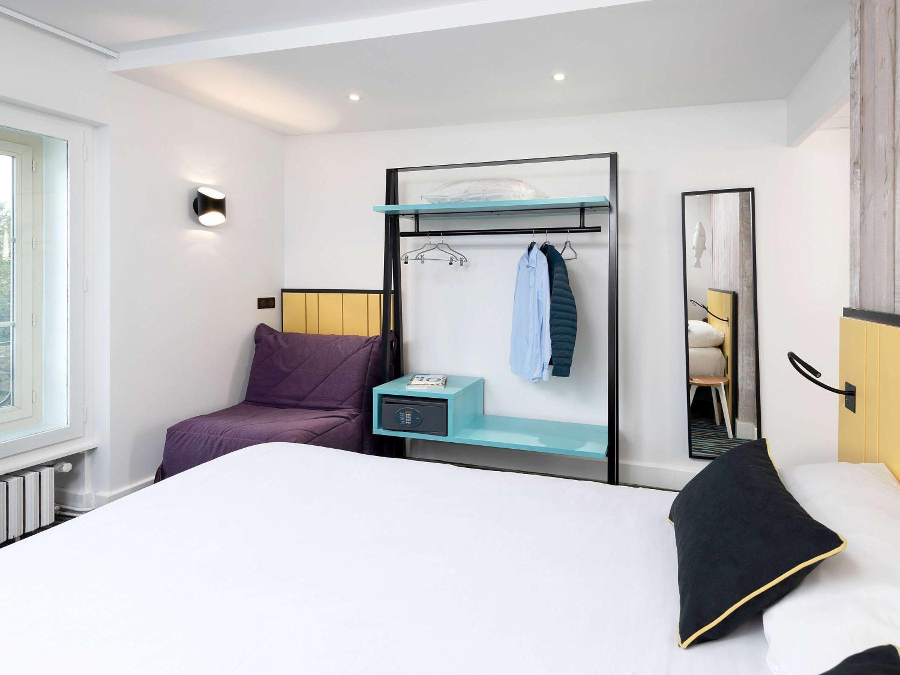 Standard Double Room with One Double and One Single Bed - Non-Smoking - Photo 5