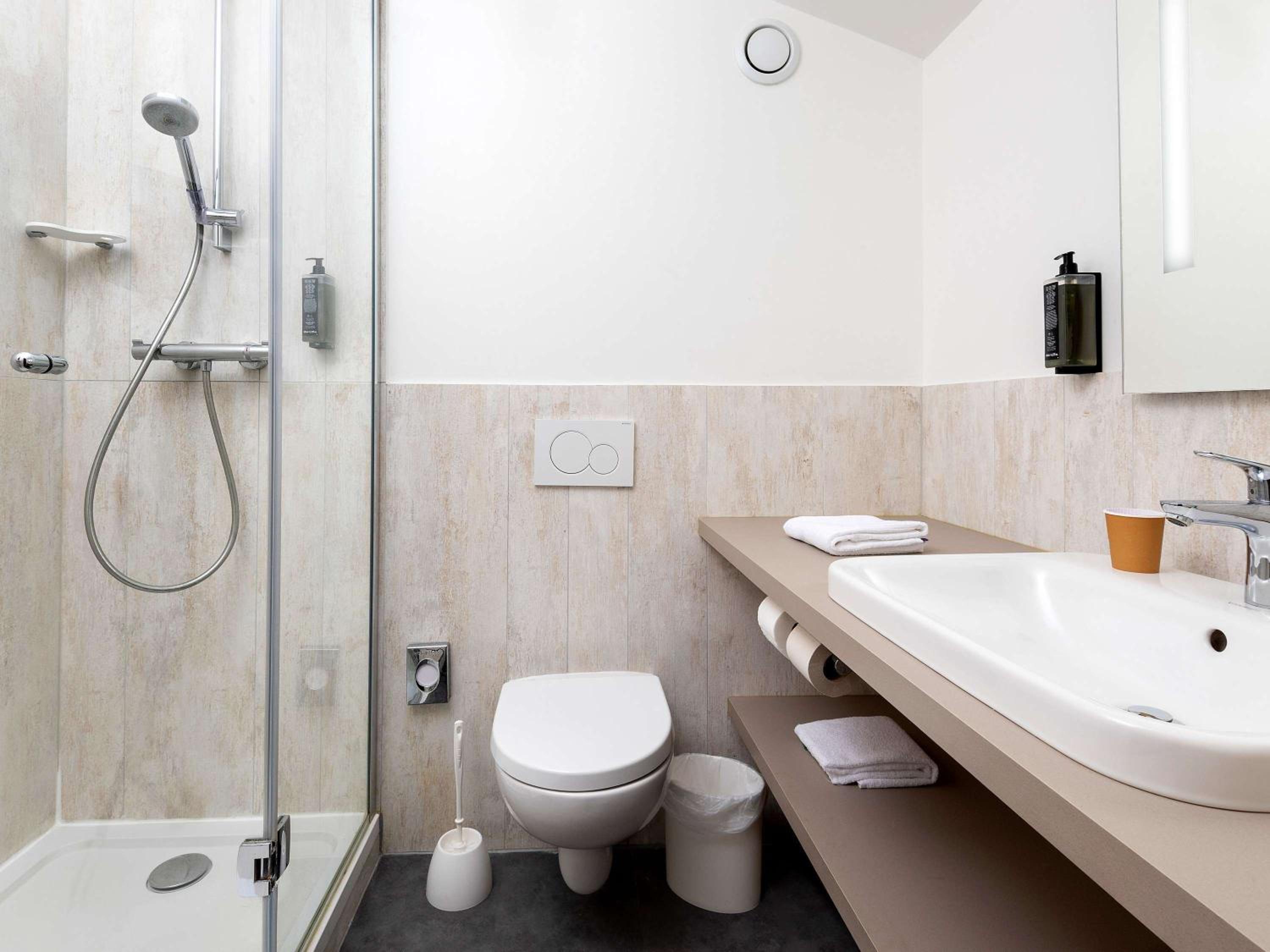 Standard Double Room - Photo 5