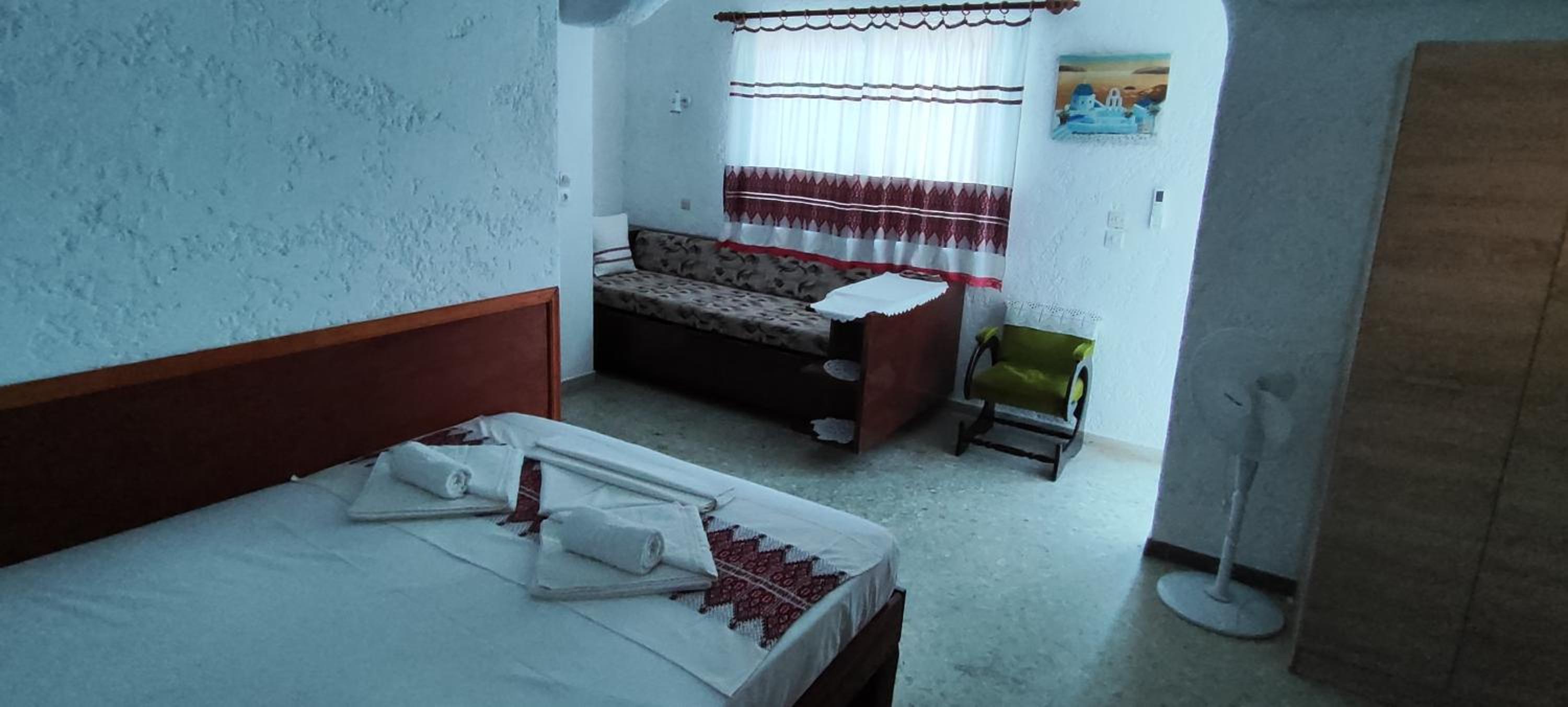 Large Double Room - Photo 2