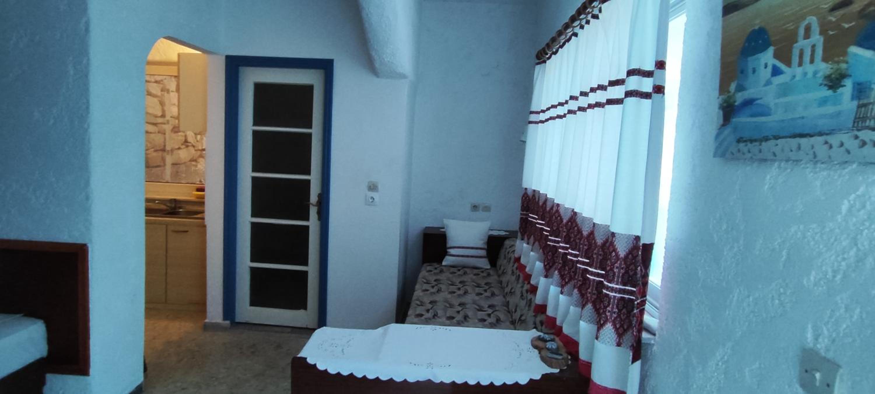 Large Double Room - Photo 4