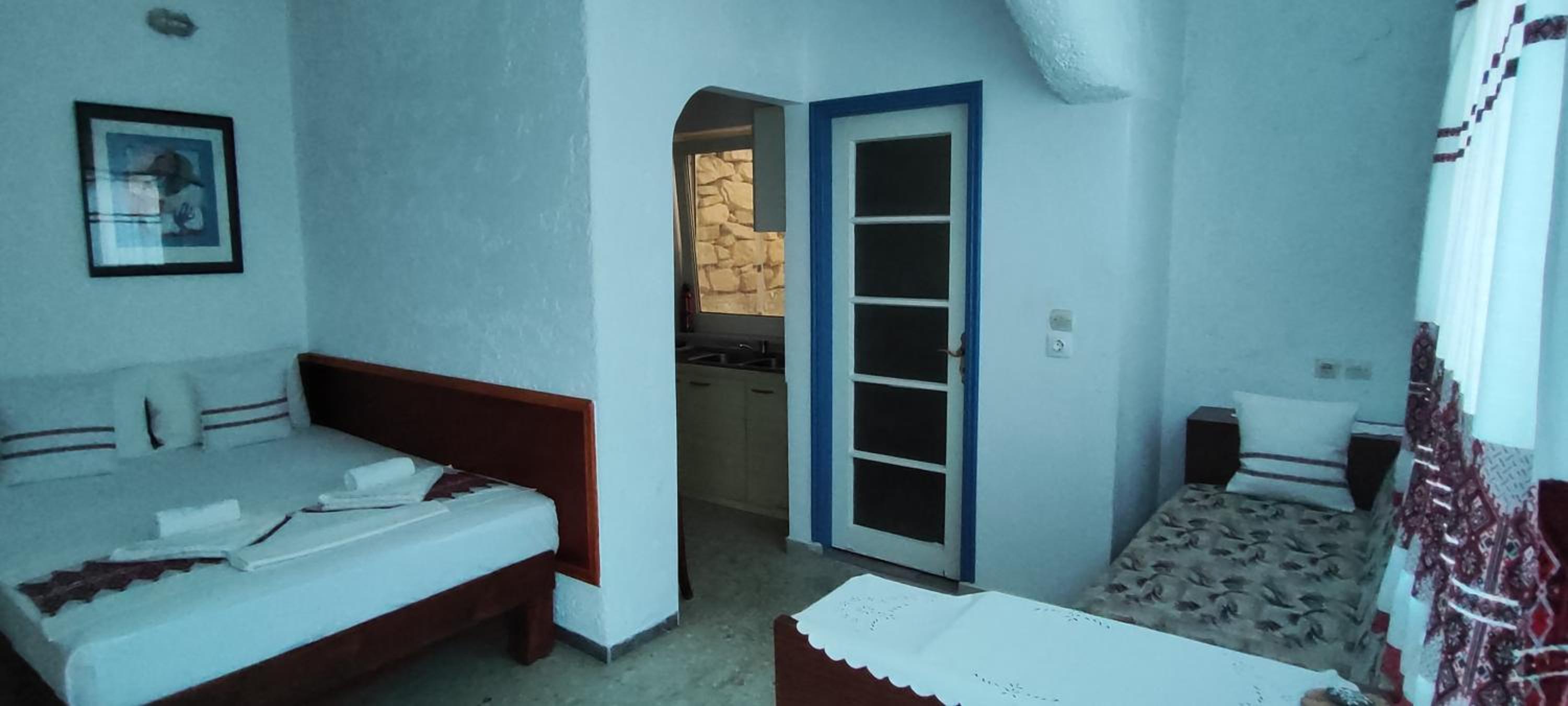 Large Double Room - Photo 5