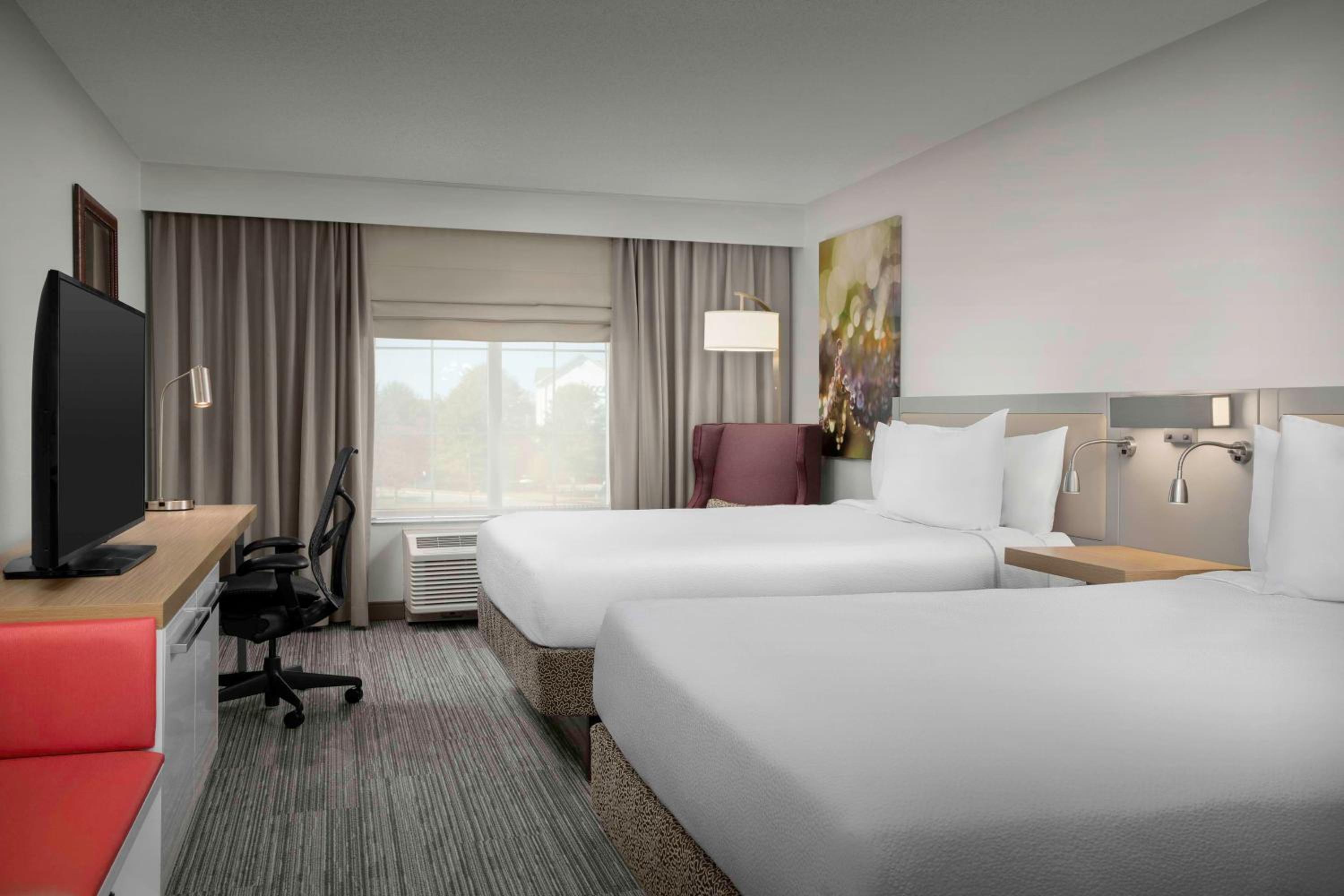 Queen Room with Two Queen Beds - Photo 6