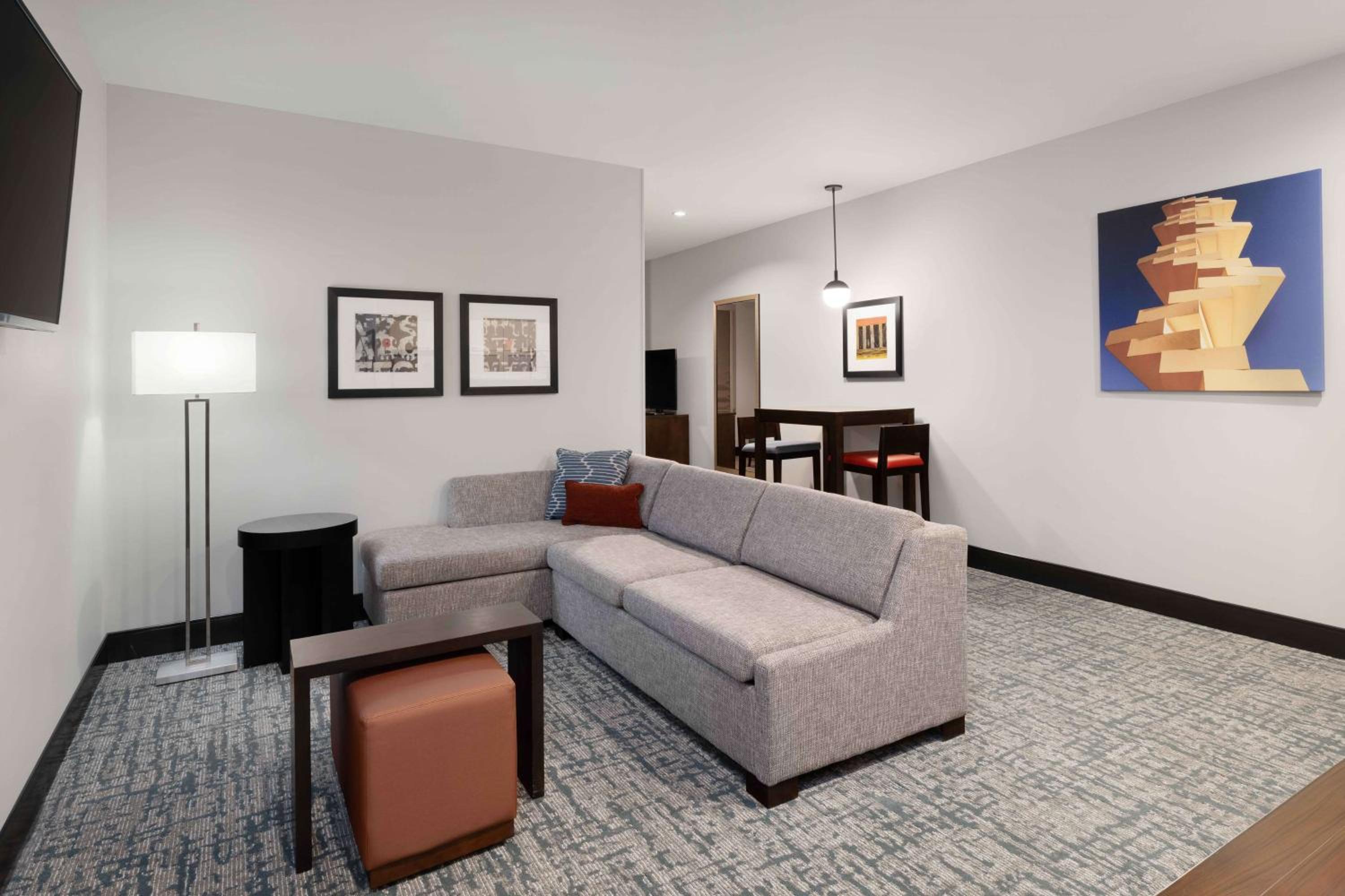 Deluxe Studio with Mountain View - Disability Access