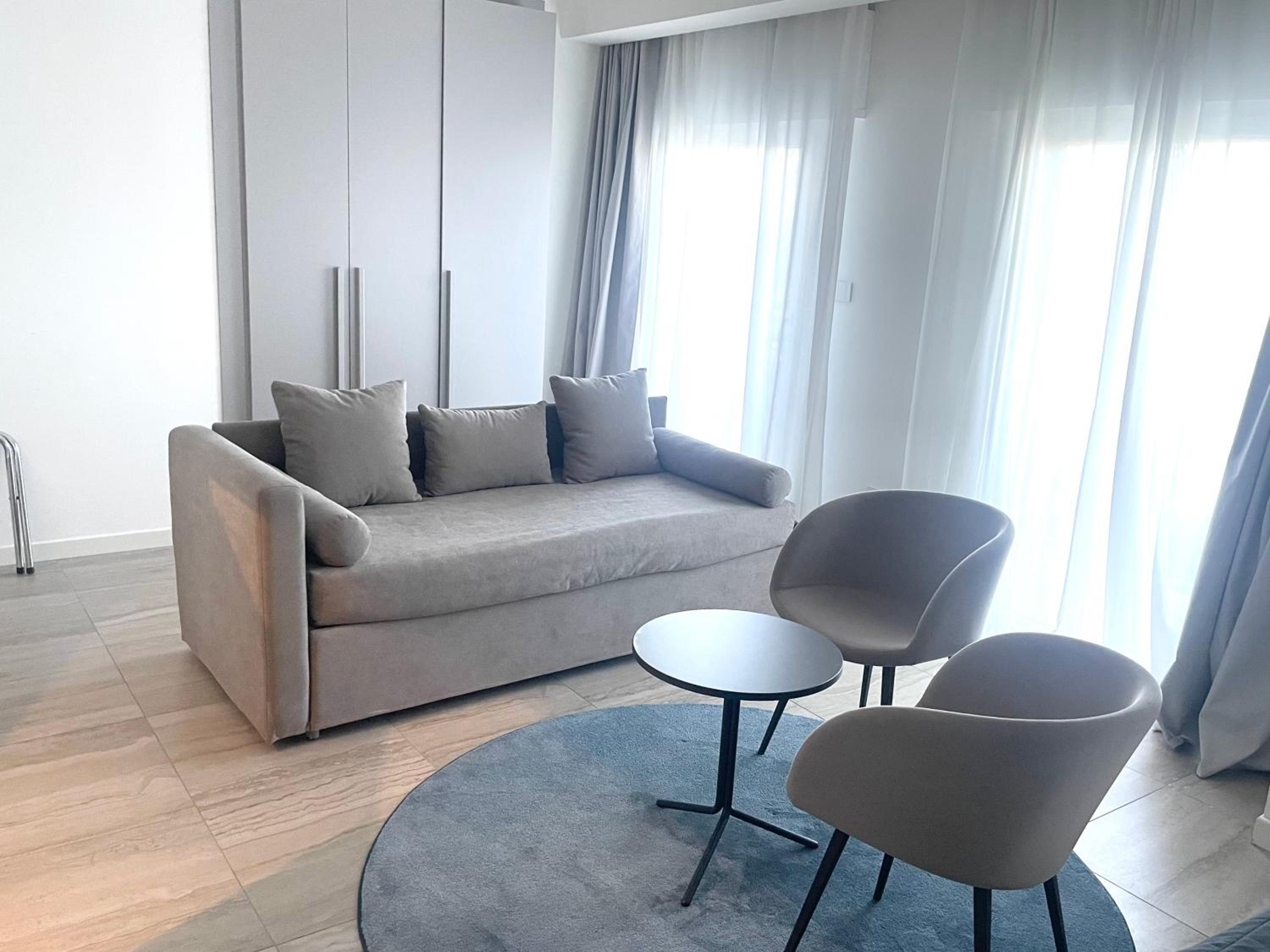 Family Room with Terrace thumbnail 5