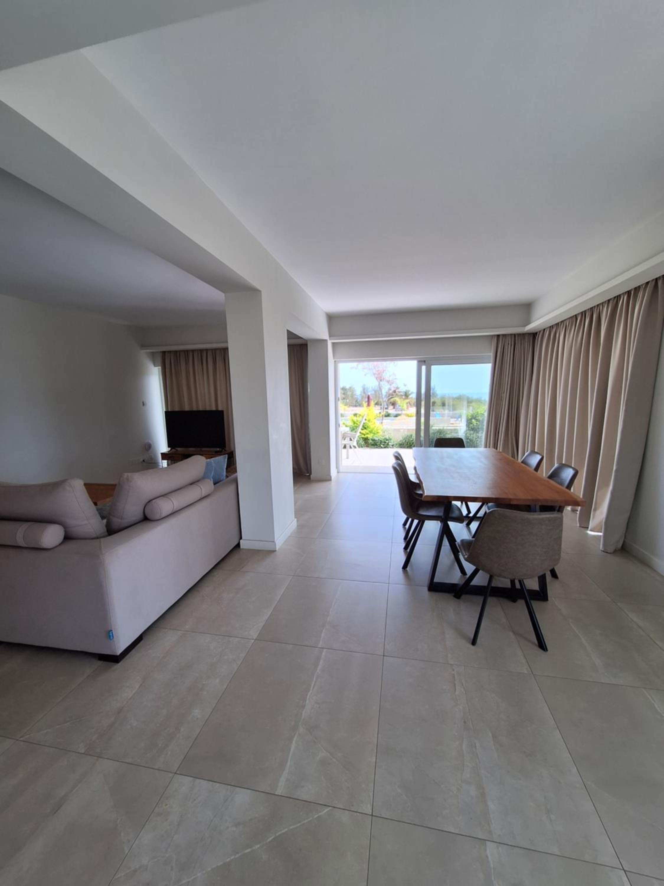 Ground Floor Three-Bedroom Apartment with Sea View photo 1