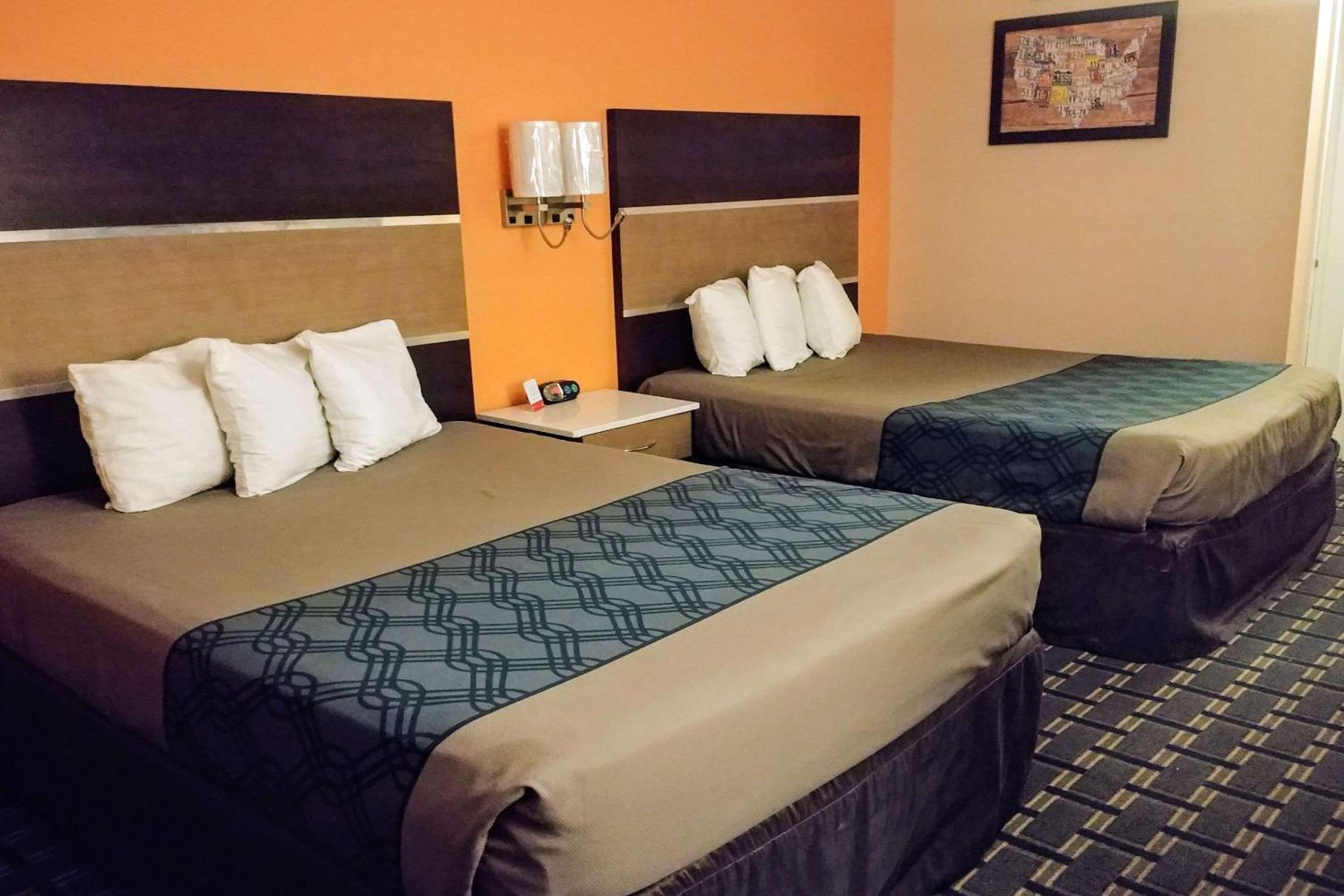 Double Room with Two Double Beds - Non-Smoking - Photo 1