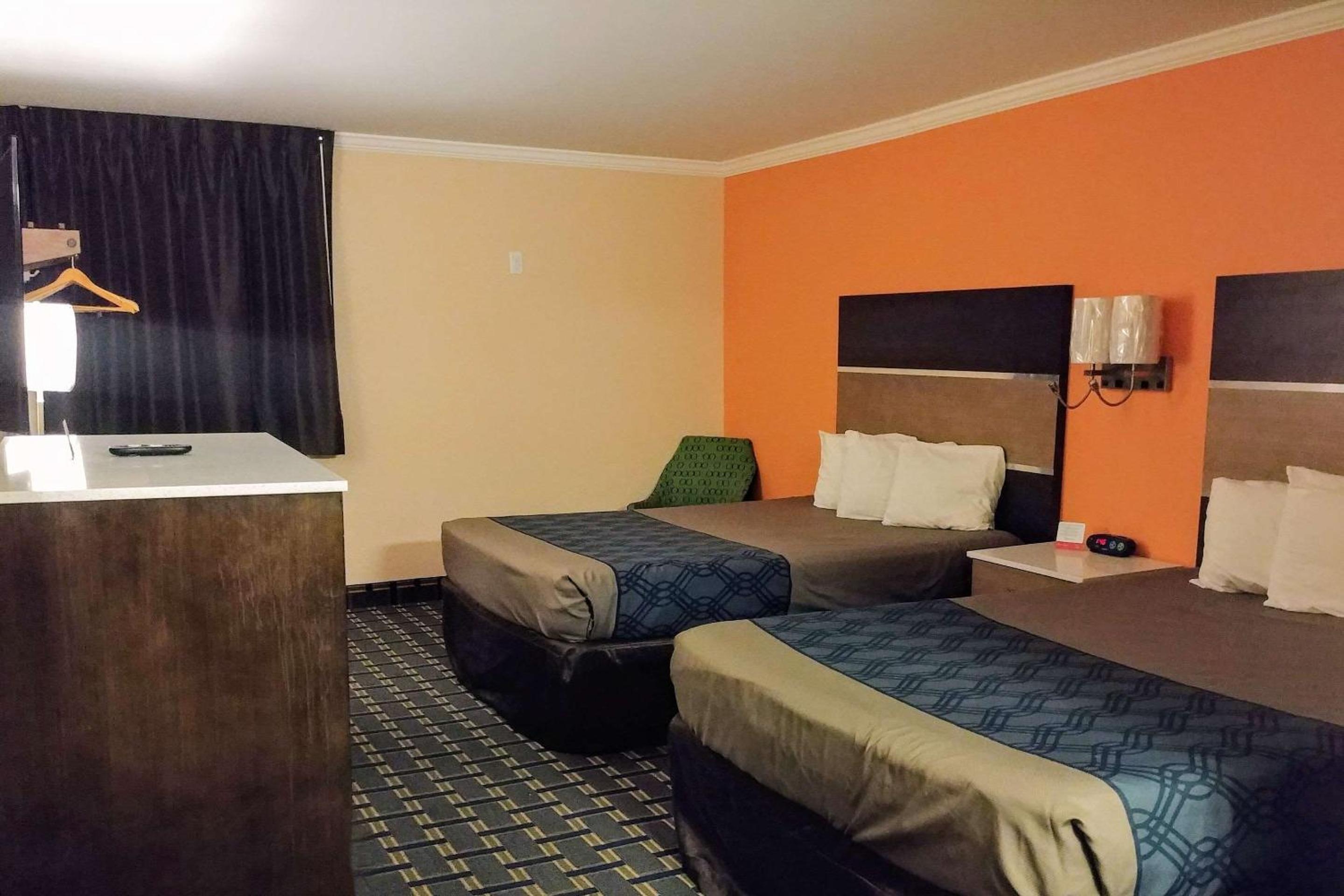 Double Room with Two Double Beds - Non-Smoking - Photo 12