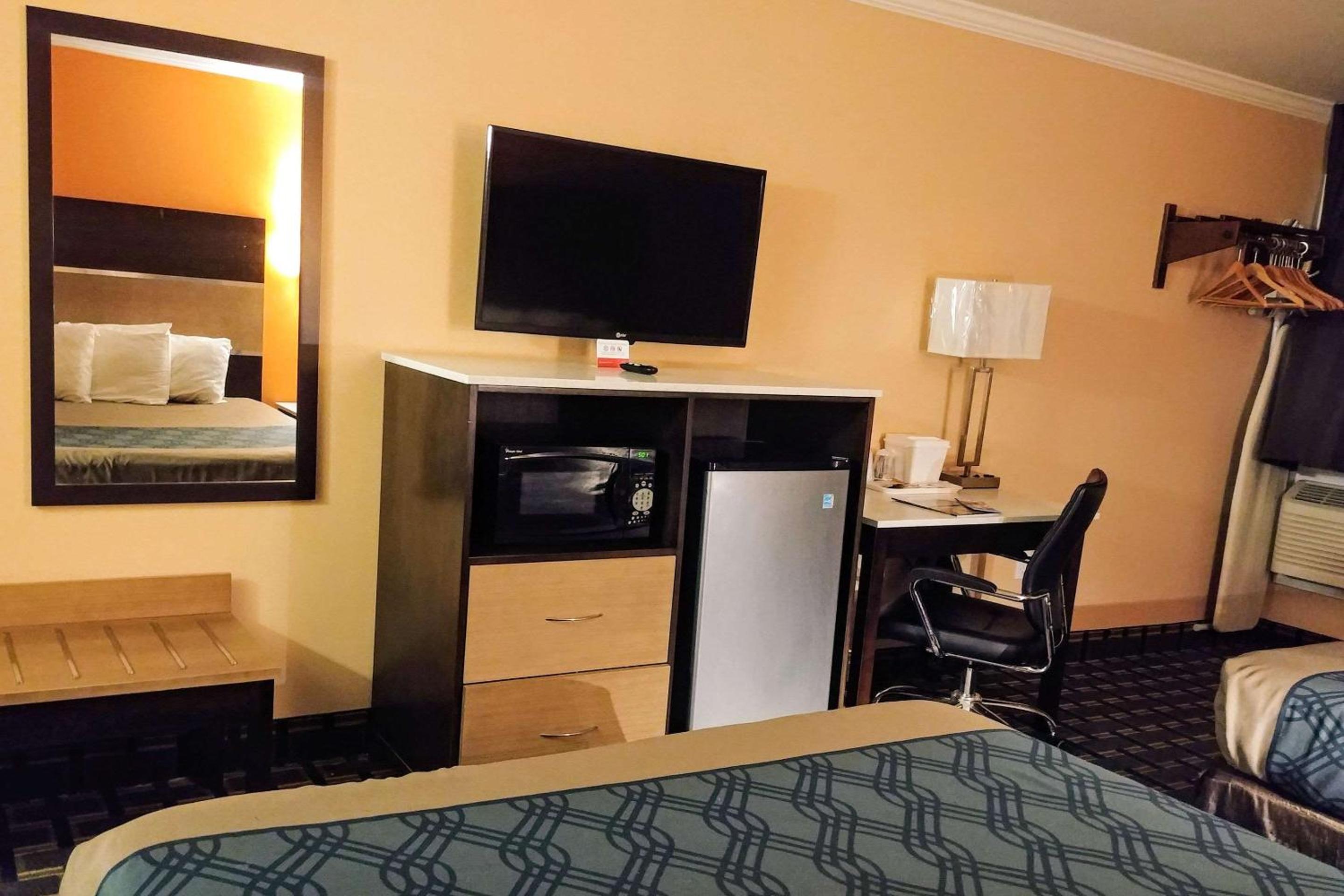 Double Room with Two Double Beds - Non-Smoking - Photo 2