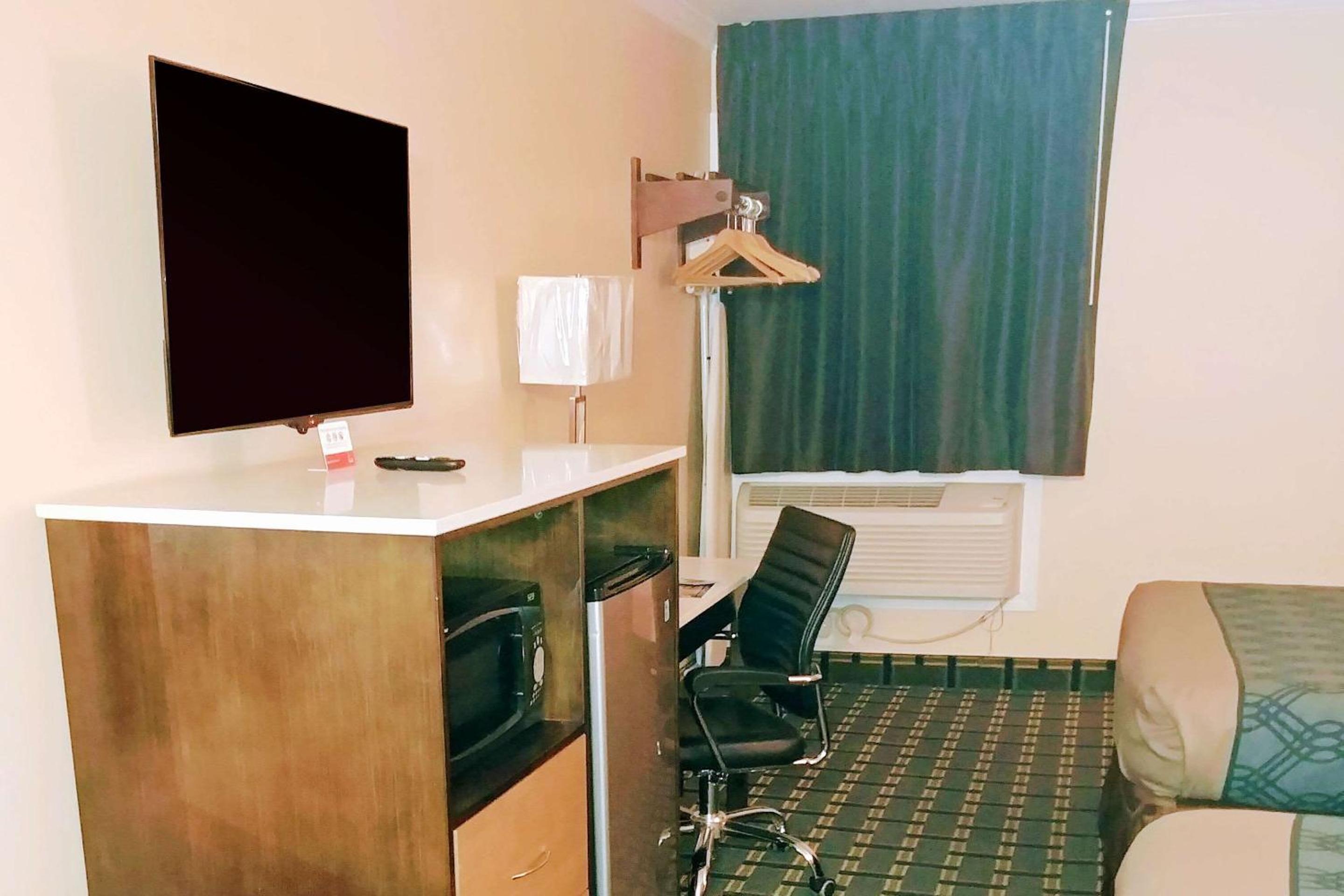 Double Room with Two Double Beds - Non-Smoking - Photo 4
