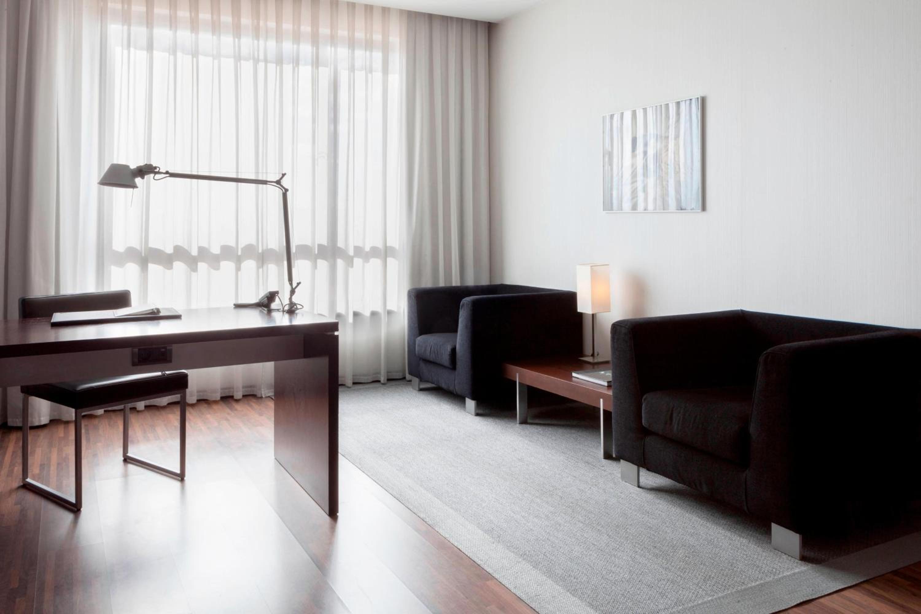 Superior King Room - Photo 4