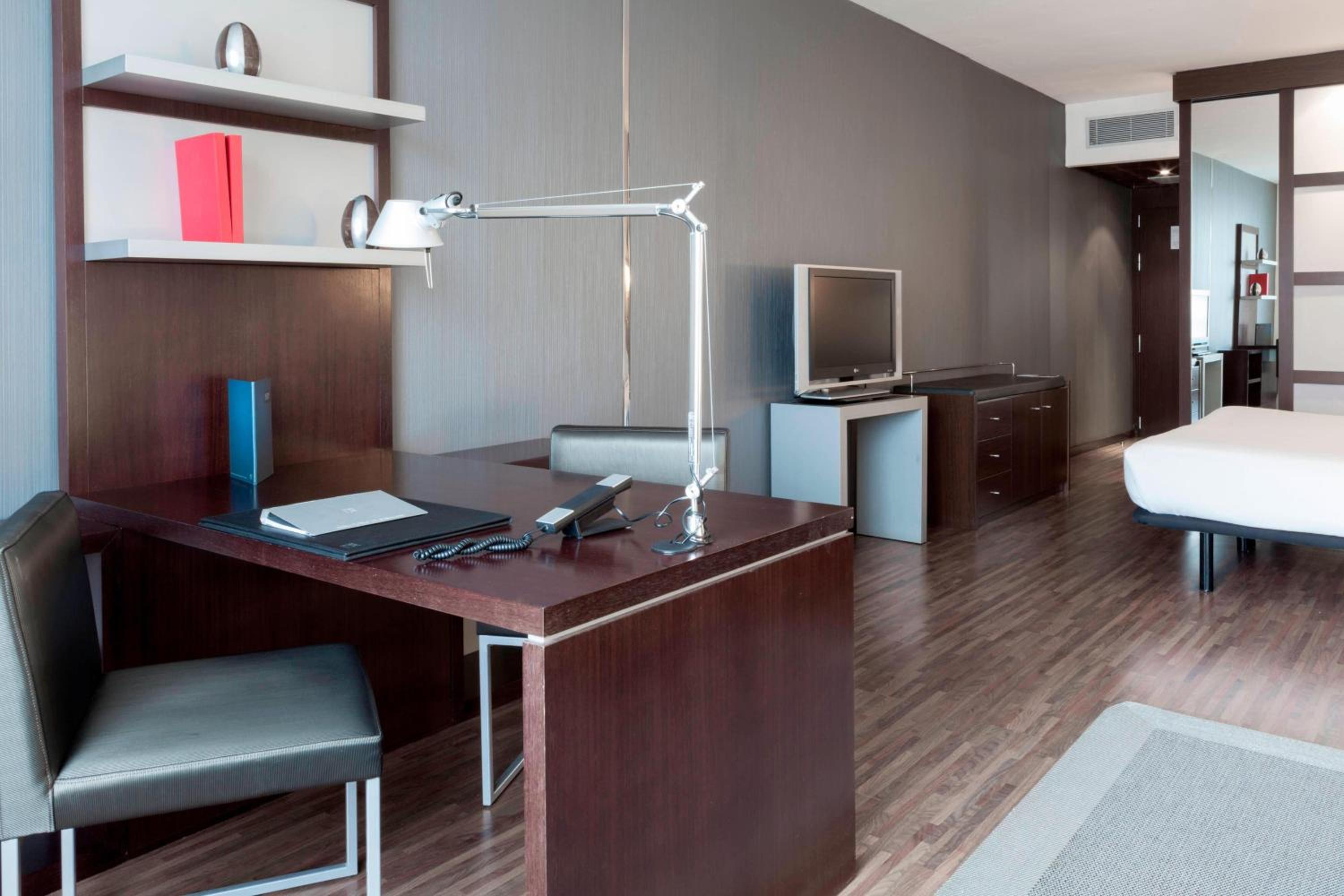 Superior King Room - Photo 5