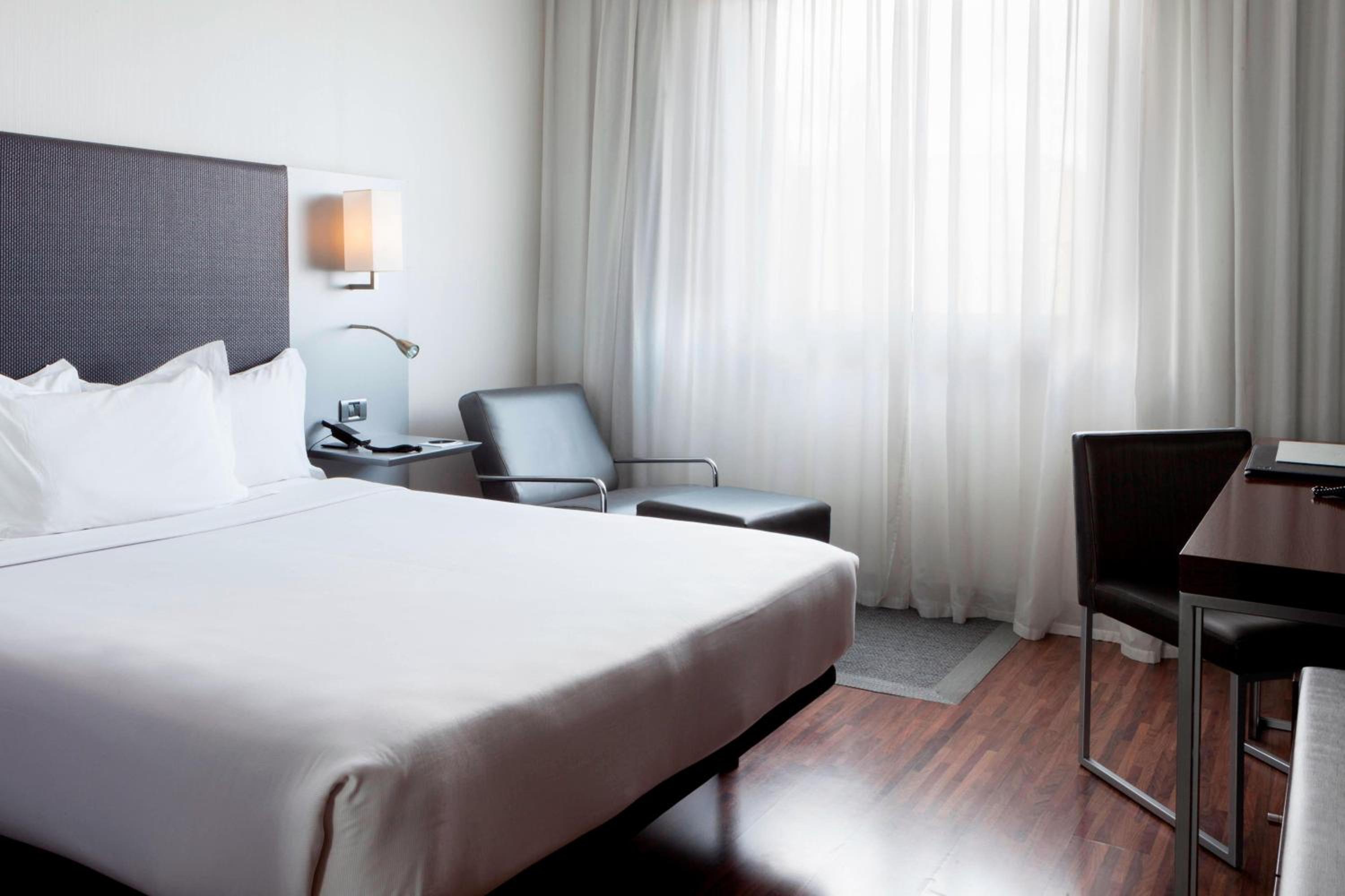 Standard Room, Guest room, 1 Queen - Photo 9