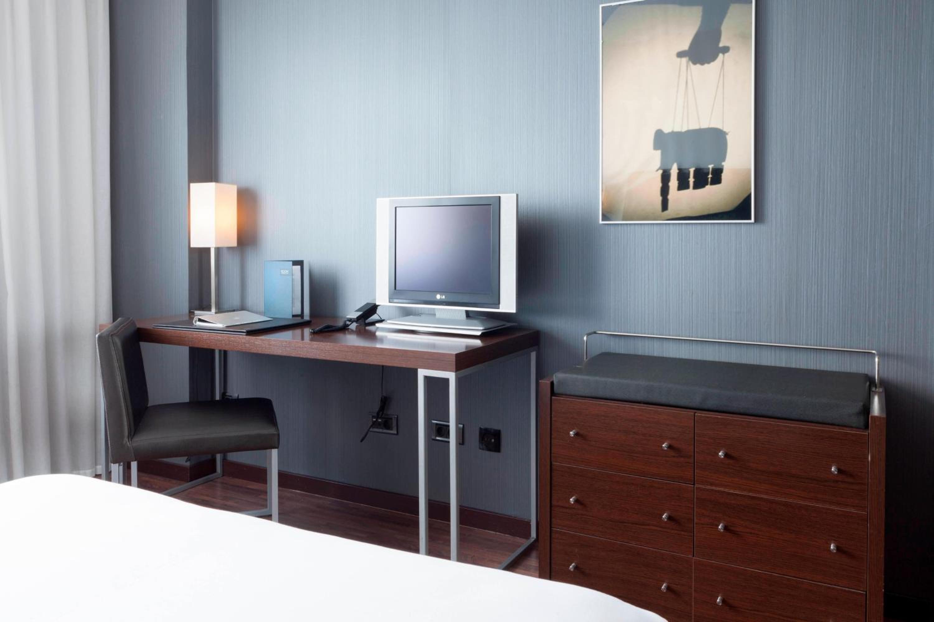 Standard Room, Guest room, 1 Queen - Photo 4