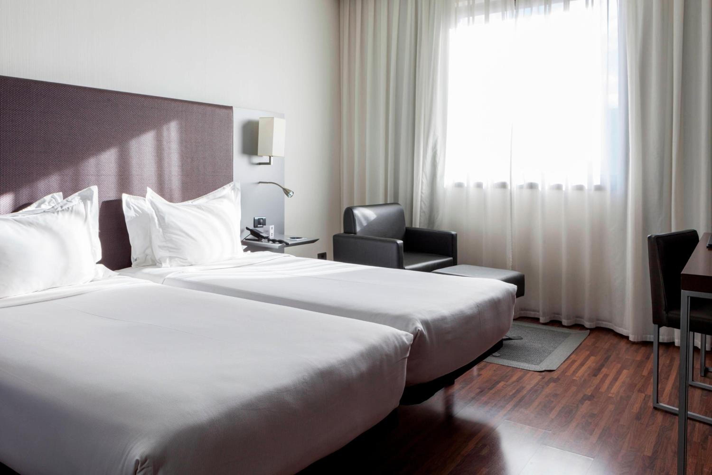 Standard Twin Room - Photo 3