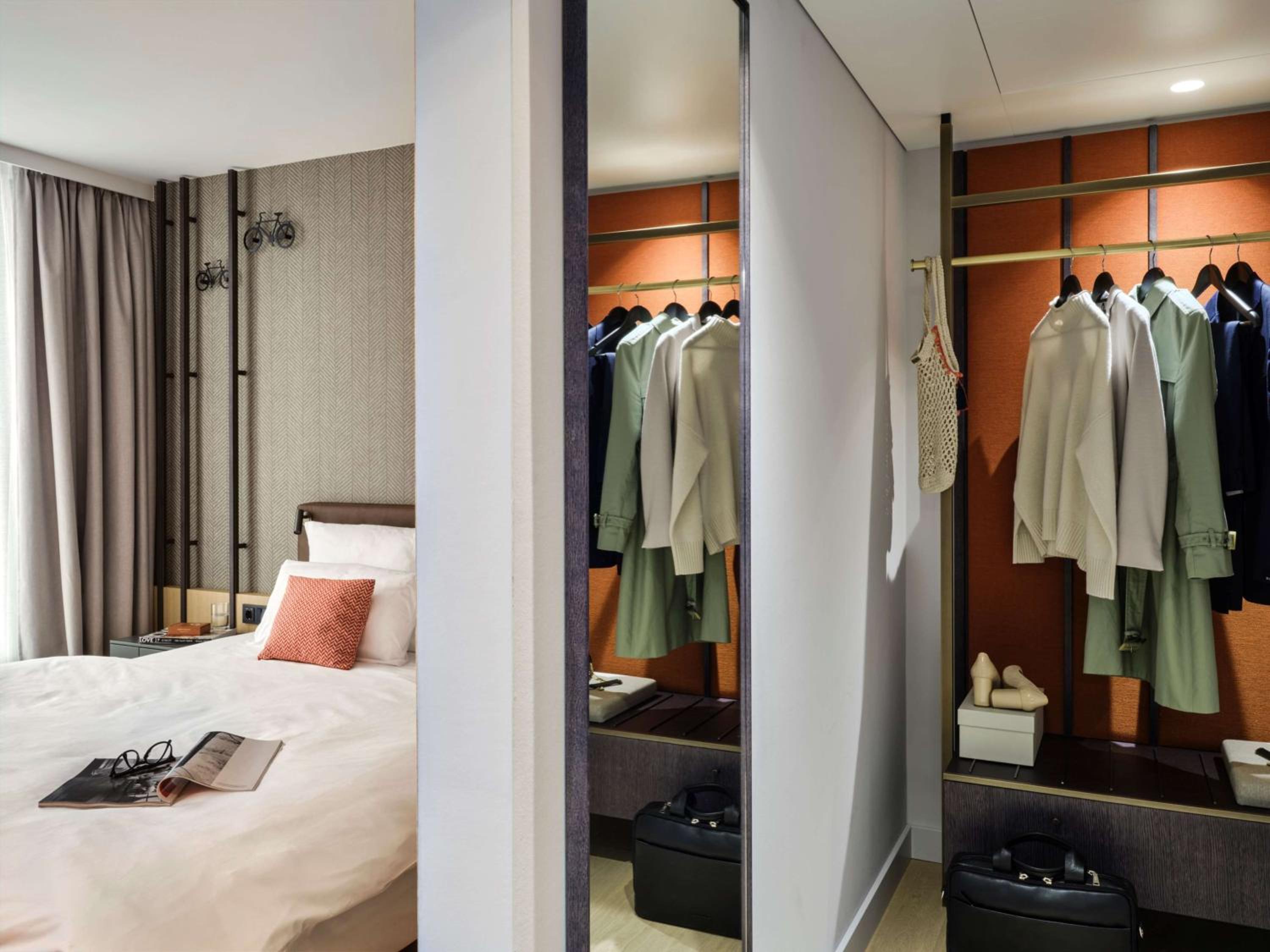 Deluxe Double Room with Balcony - Photo 3