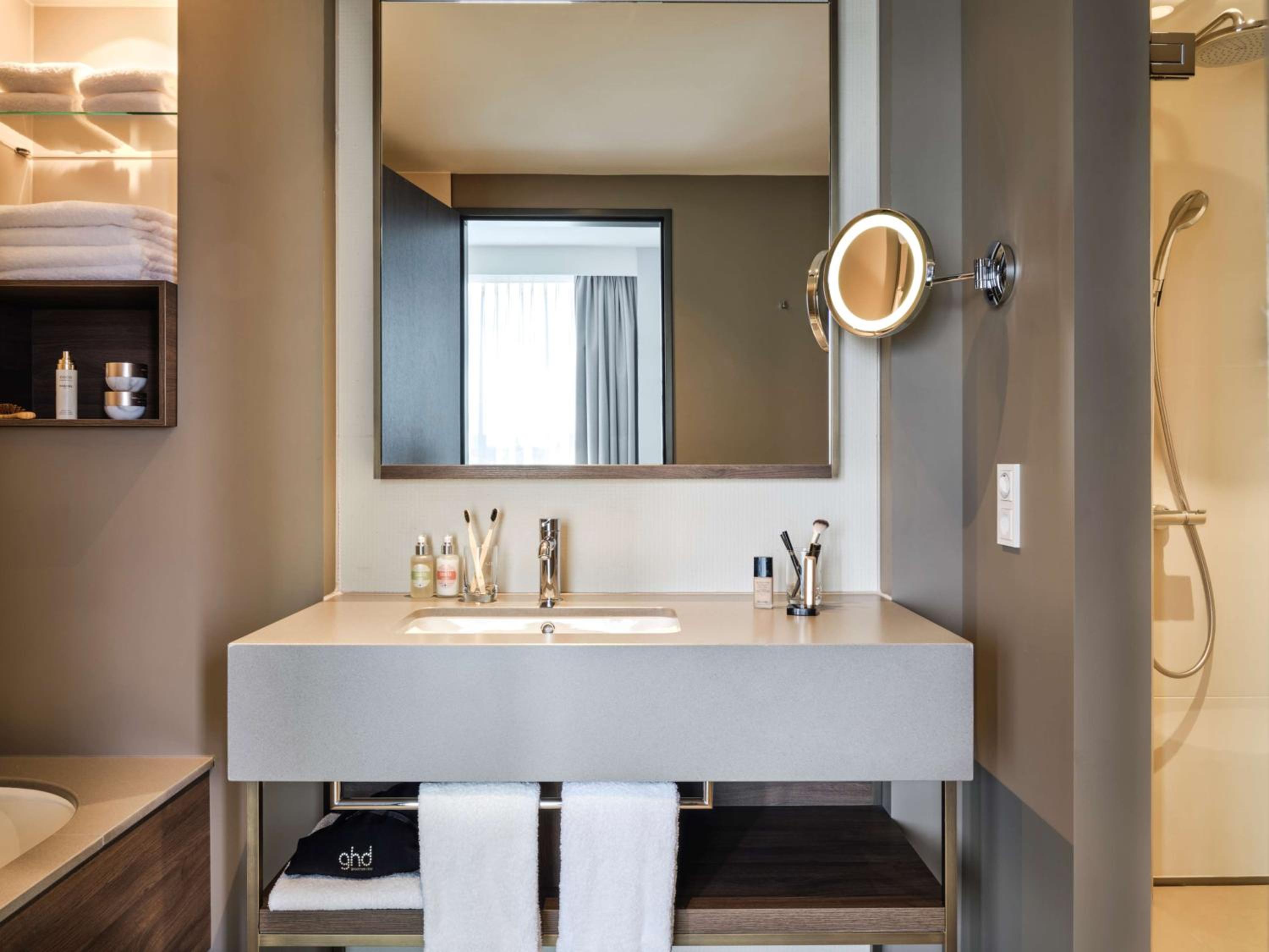 Suite - Photo 5