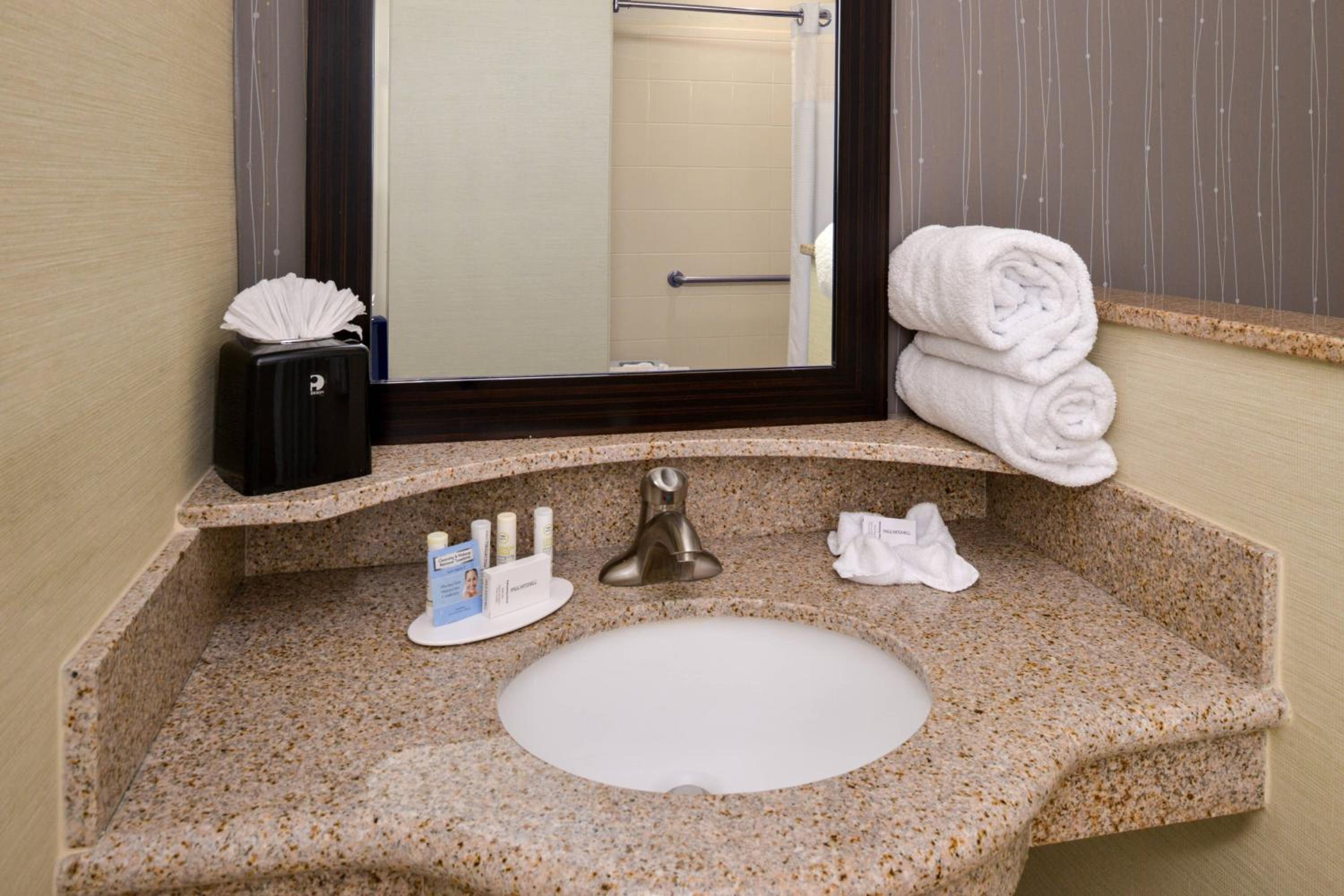 Queen Room with Two Queen Beds and Adapted Tub - Mobility and Hearing Accessible photo 2