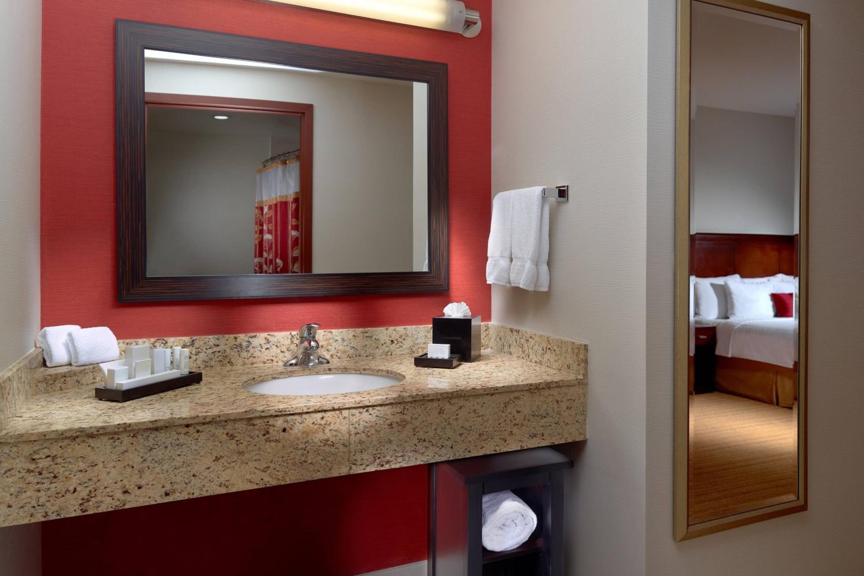 King Suite - Photo 2