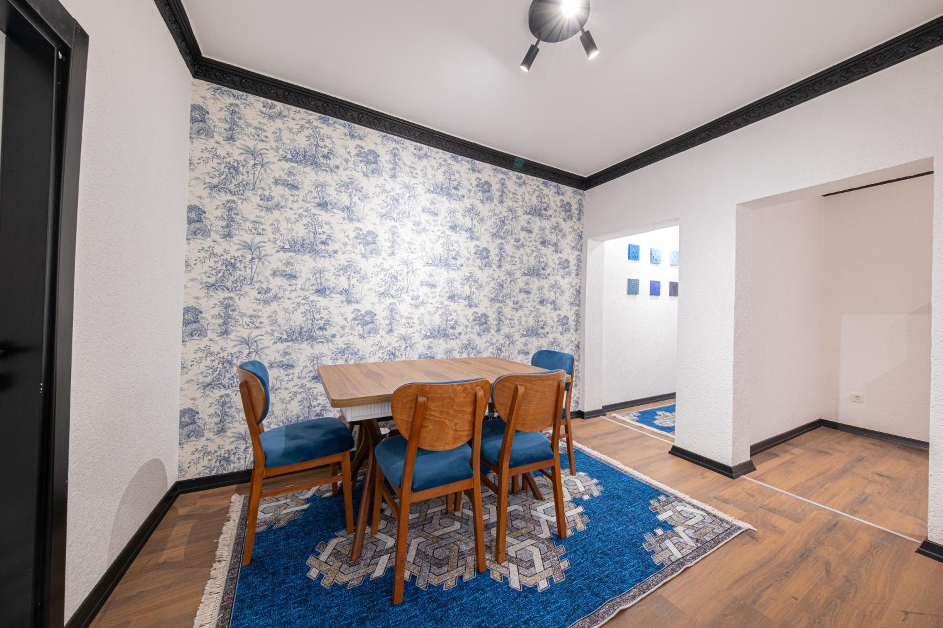 Three-Bedroom Apartment with Balcony photo 3