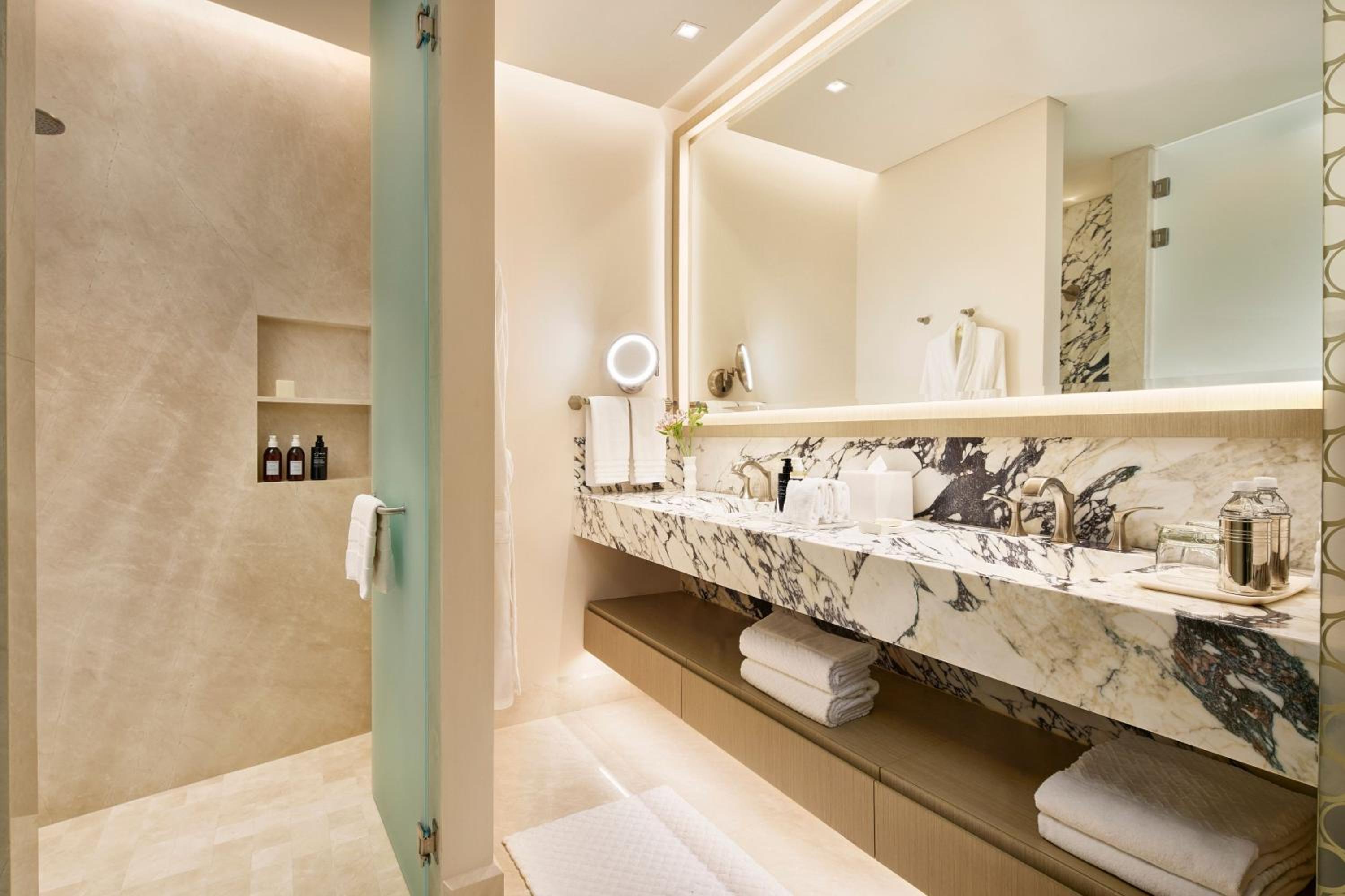 St. Regis-Butler Service, Suite, Reforma Avenue view