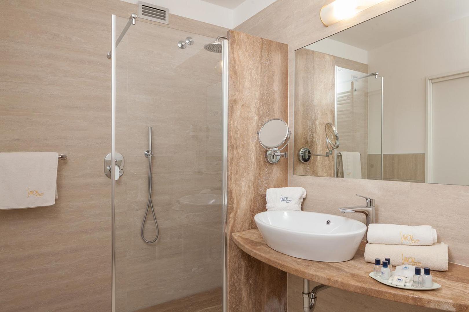 Classic Triple Room - Photo 8