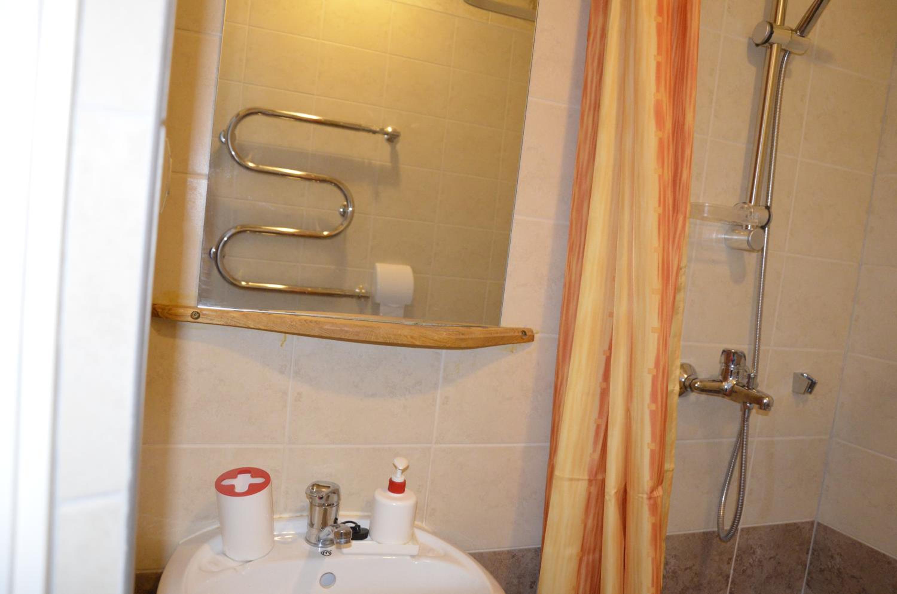 Standard Quadruple Room - Photo 15