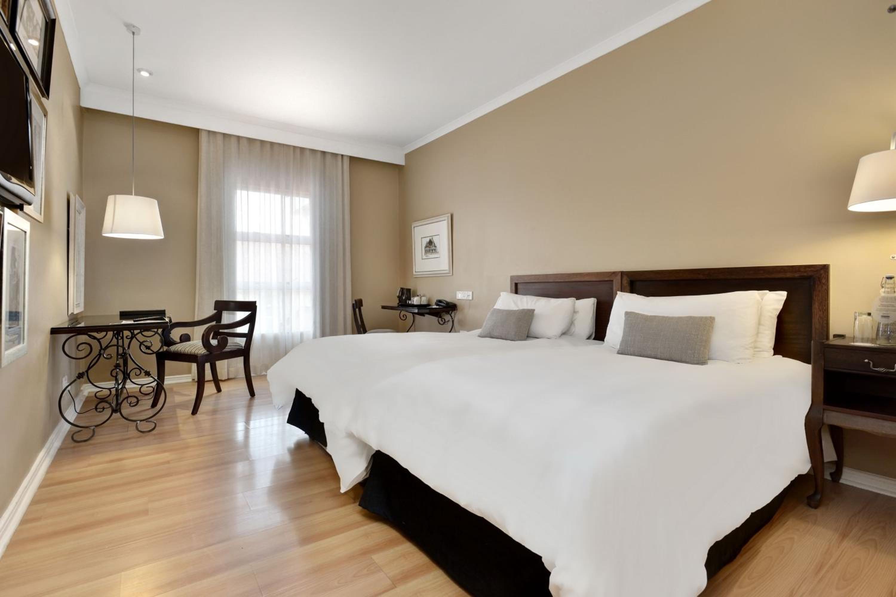 Family Room with Two Double Beds - Photo 2