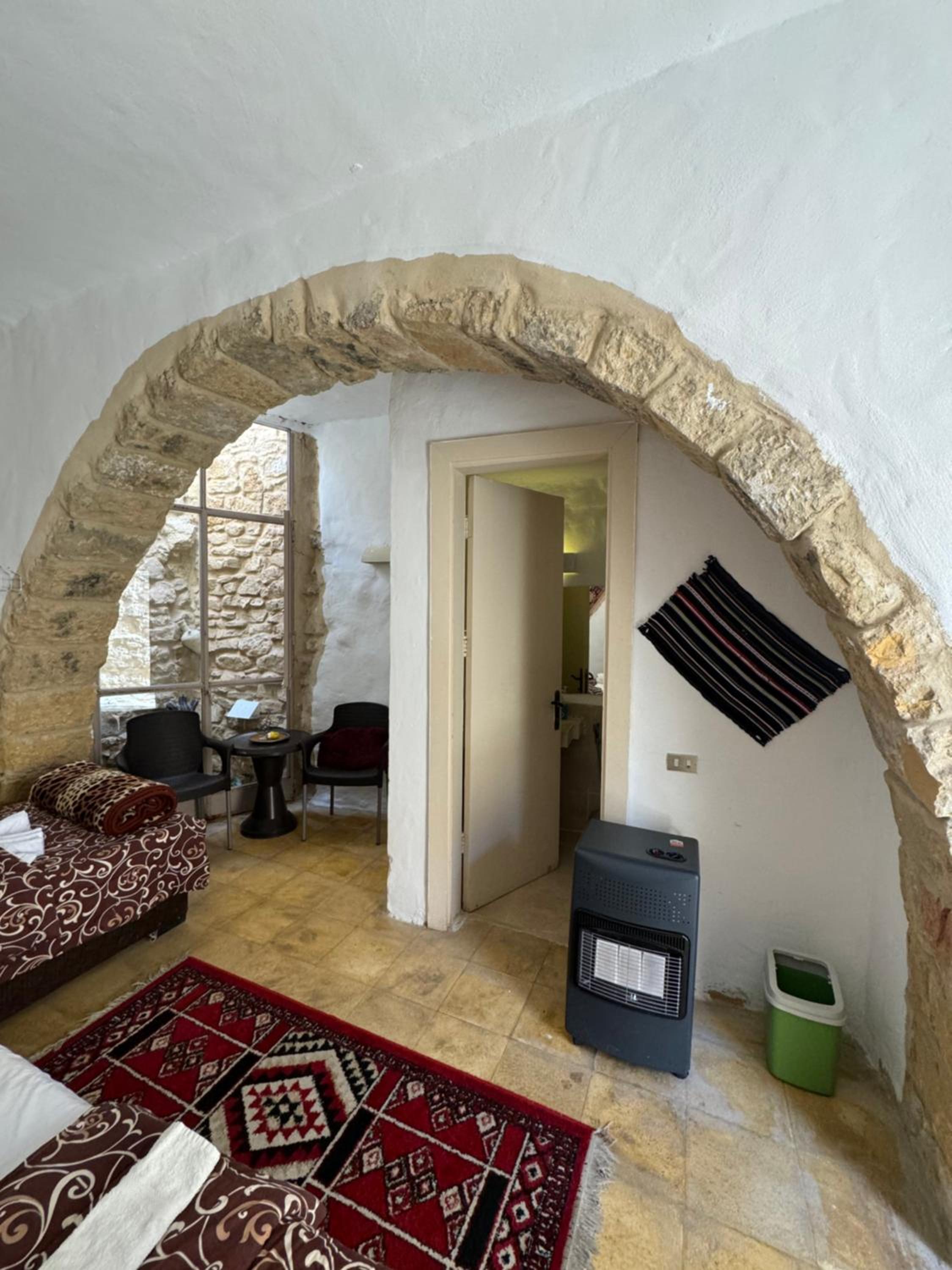 Twin Room with Private Bathroom photo 3
