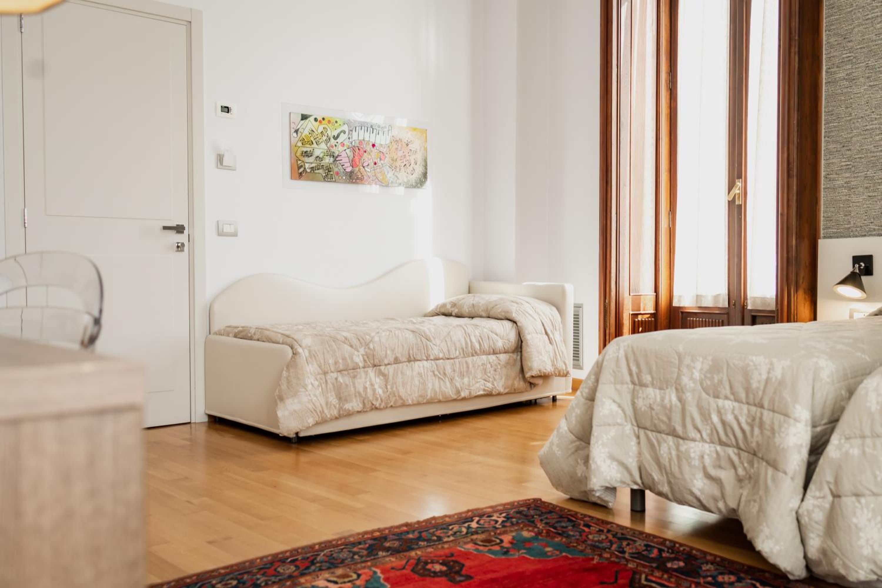 Deluxe Queen Room with Two Queen Beds photo 3