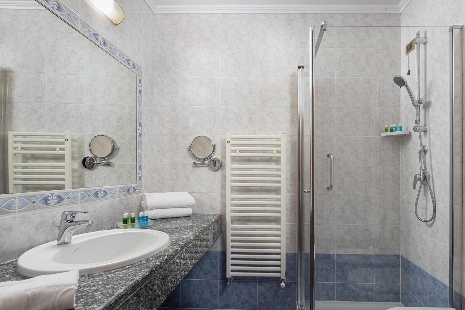 Superior Double or Twin Room with Panoramic View - Photo 3