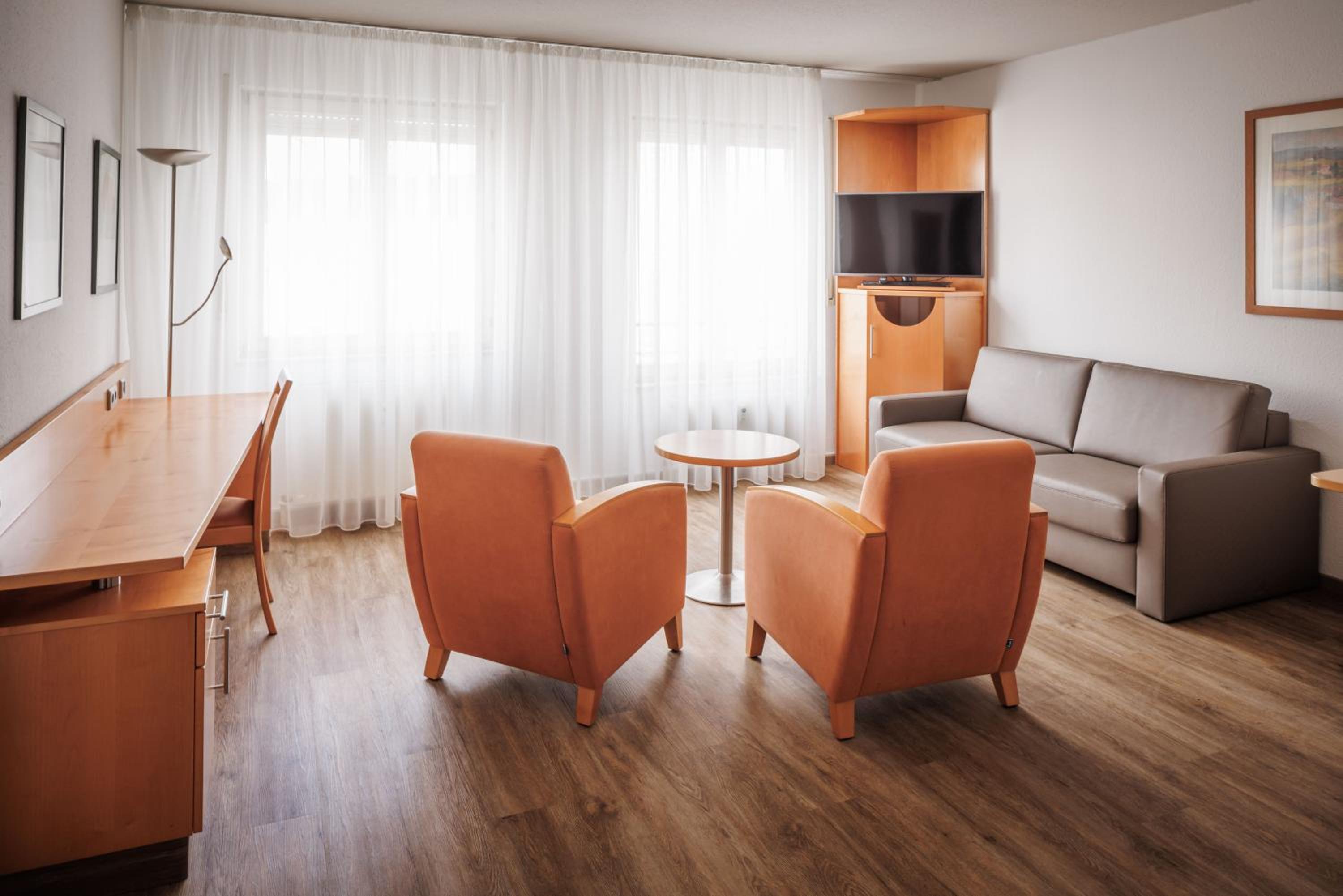 Suite - Photo 2