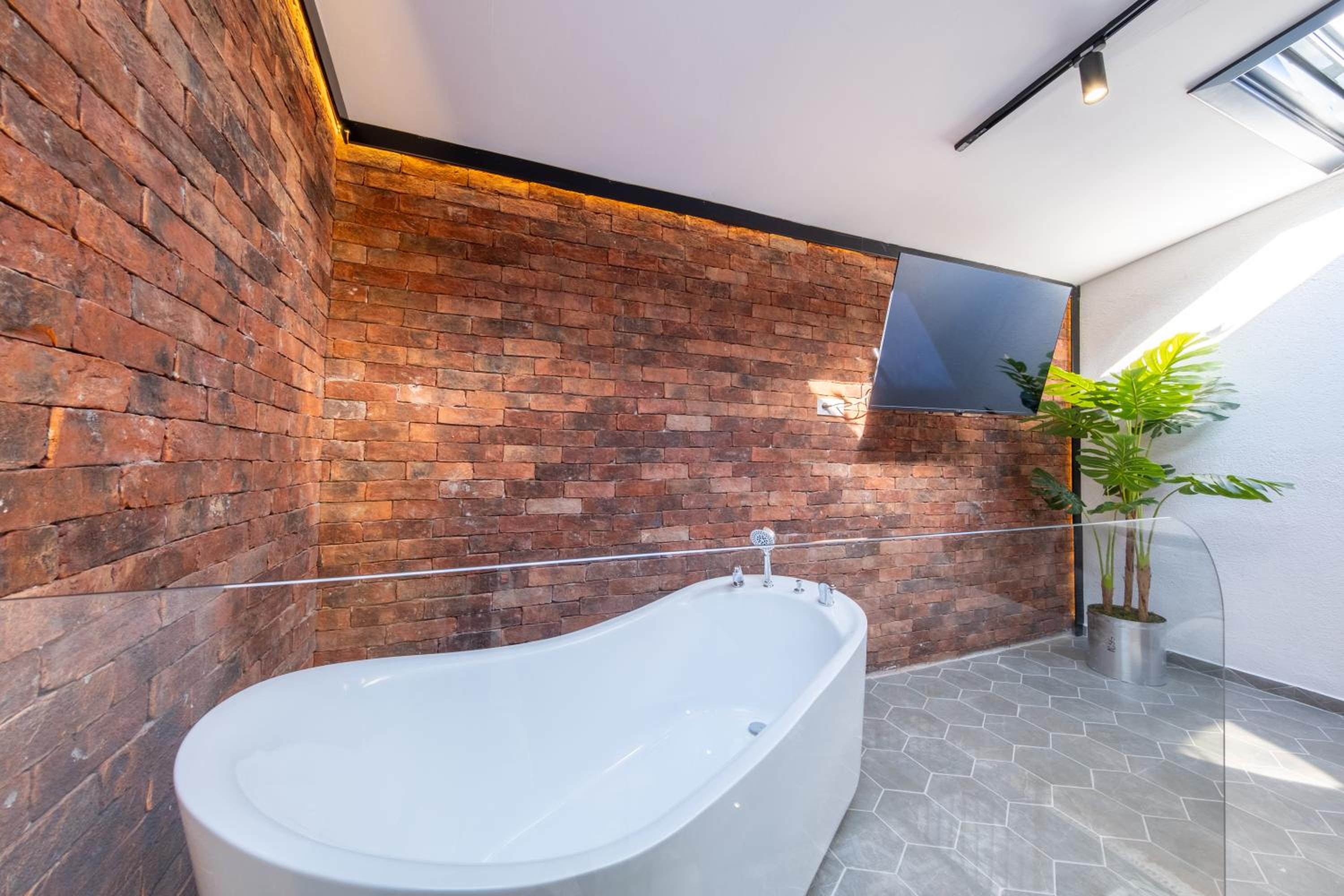 King Suite with Spa Bath photo 2