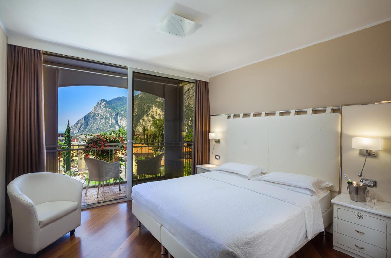 Superior Double or Twin Room with Panoramic View - Photo 1