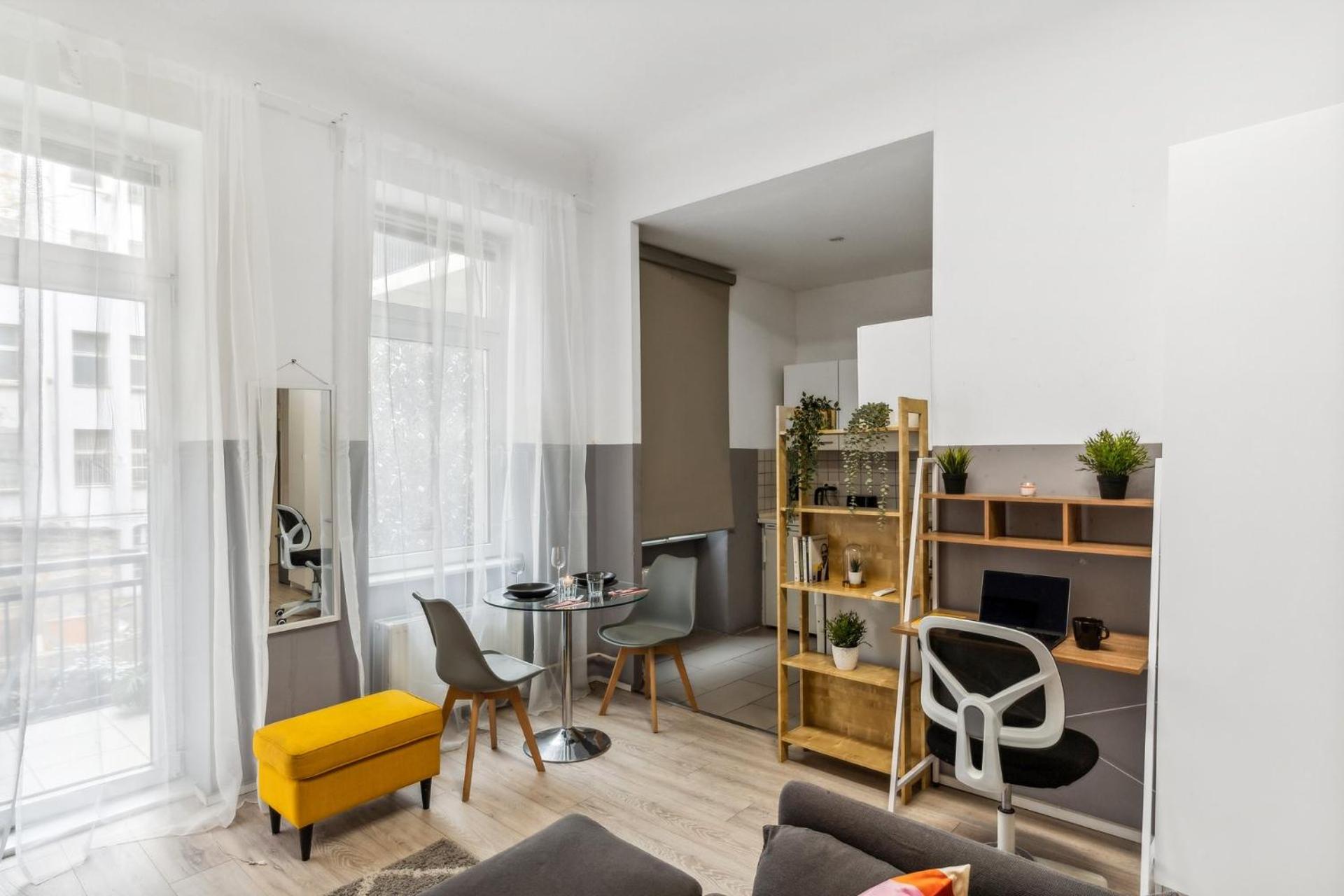 One-Bedroom Apartment photo 1