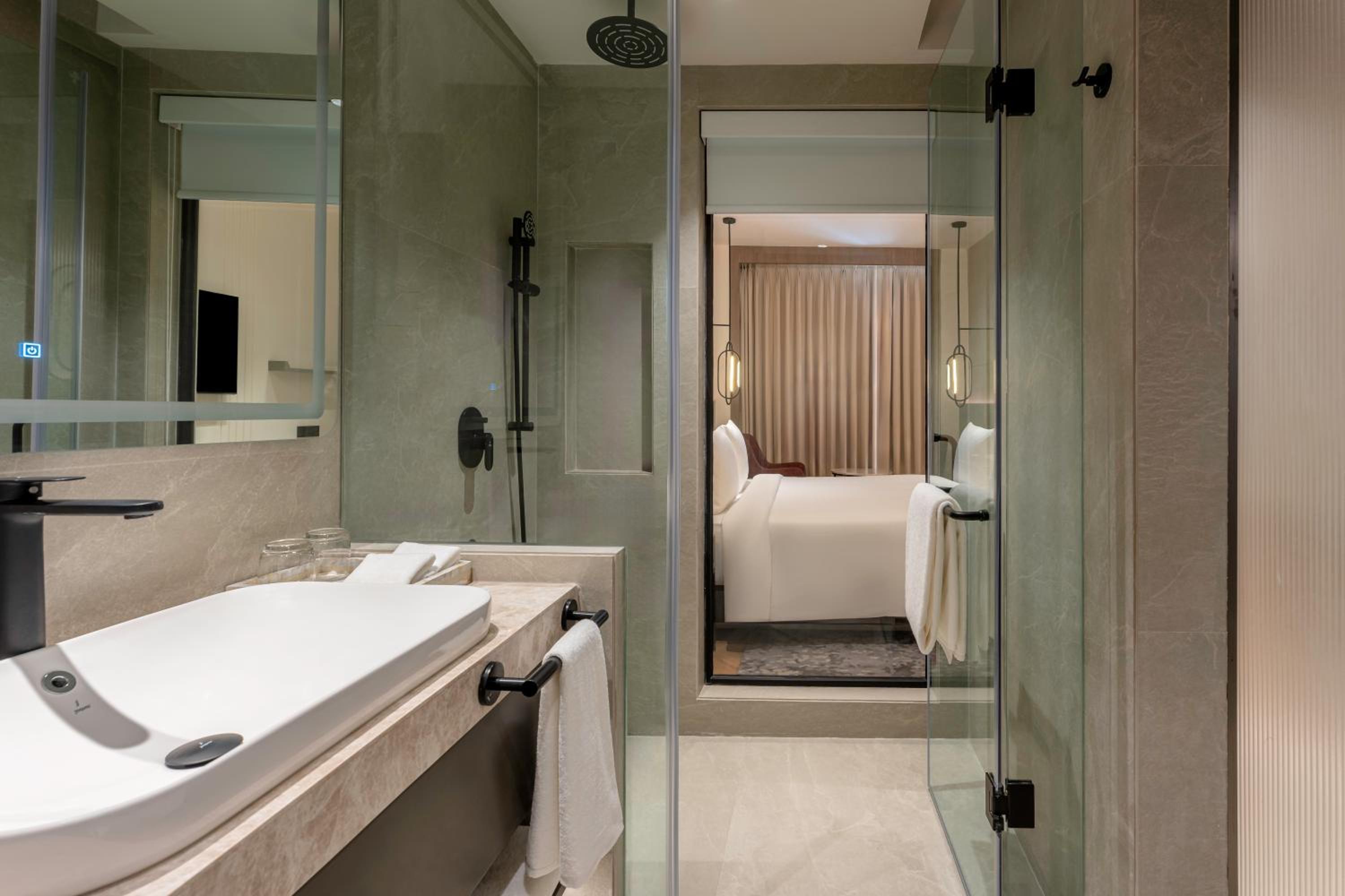 Deluxe Room - Photo 4