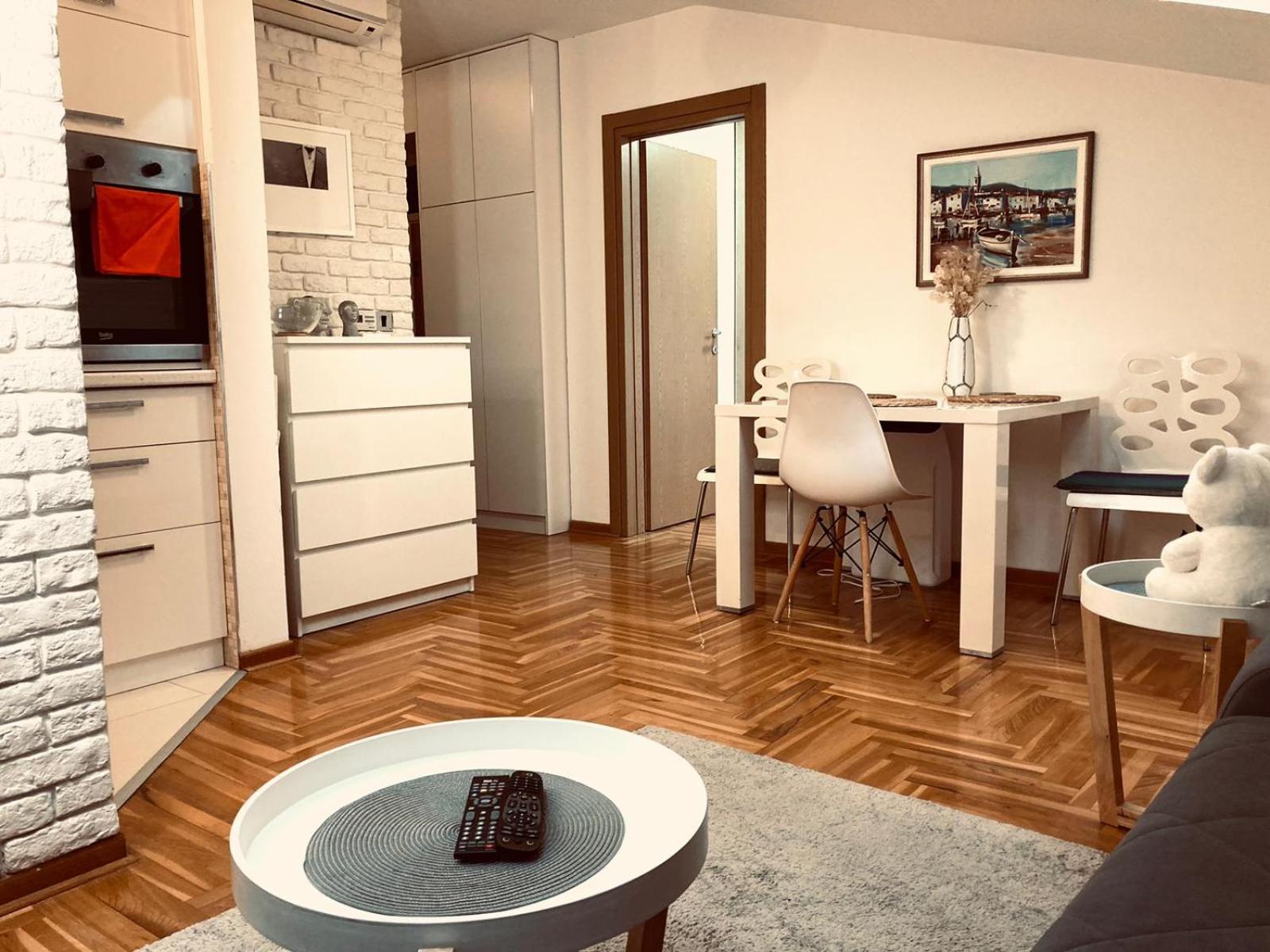 One-Bedroom Apartment photo 2