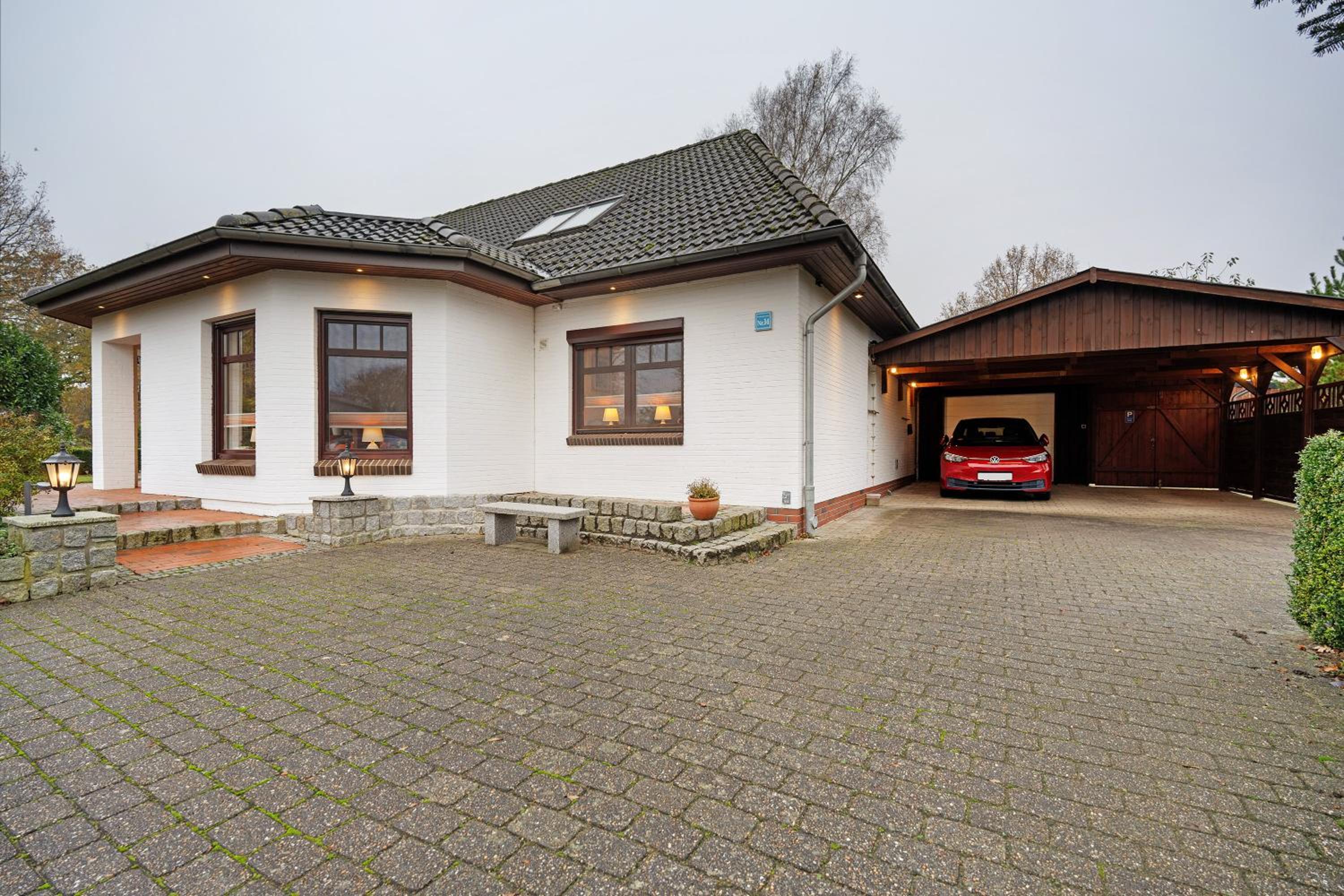 Two-Bedroom Deluxe Apartment with Garden View photo 2