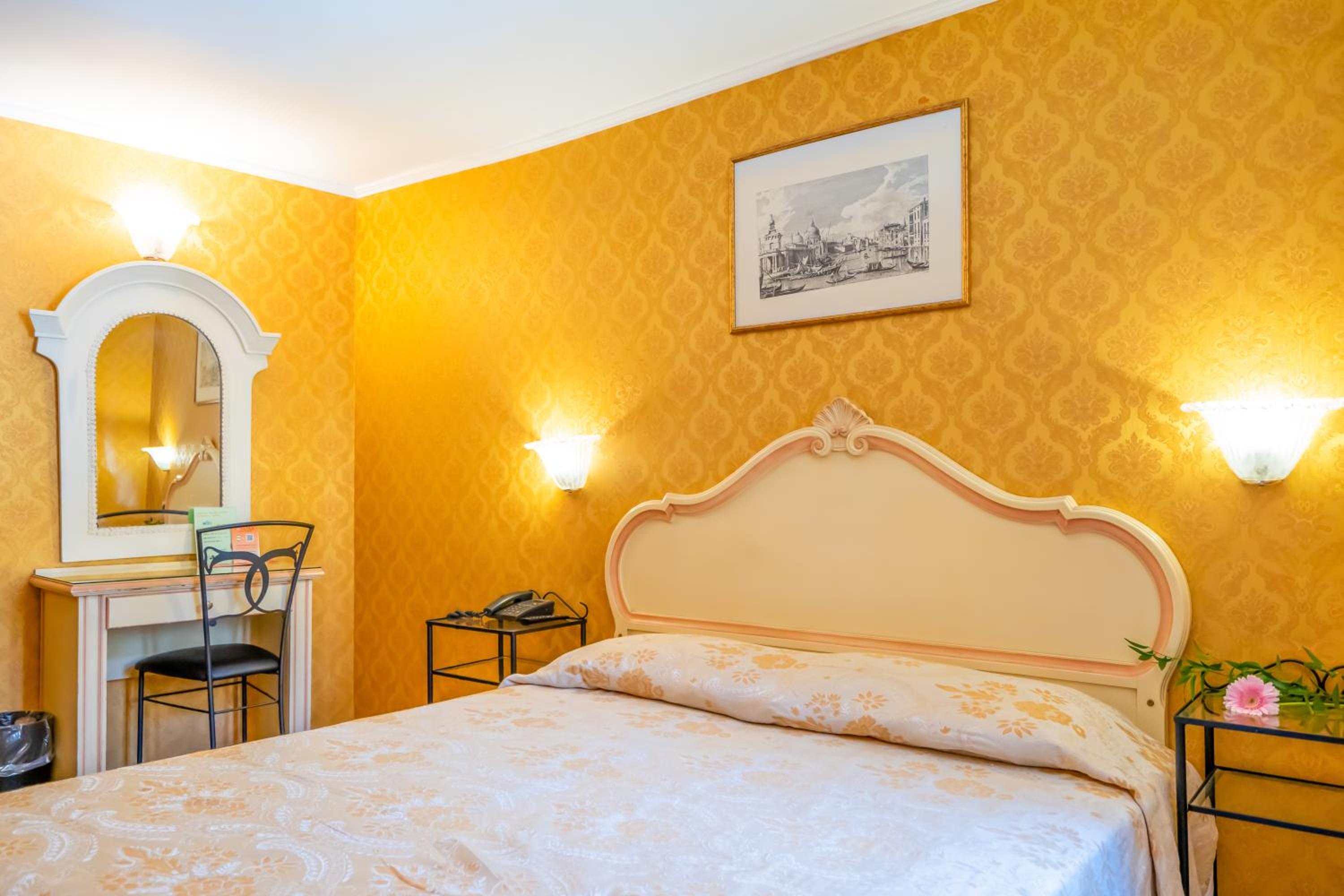 Junior Suite with Canal View photo 2