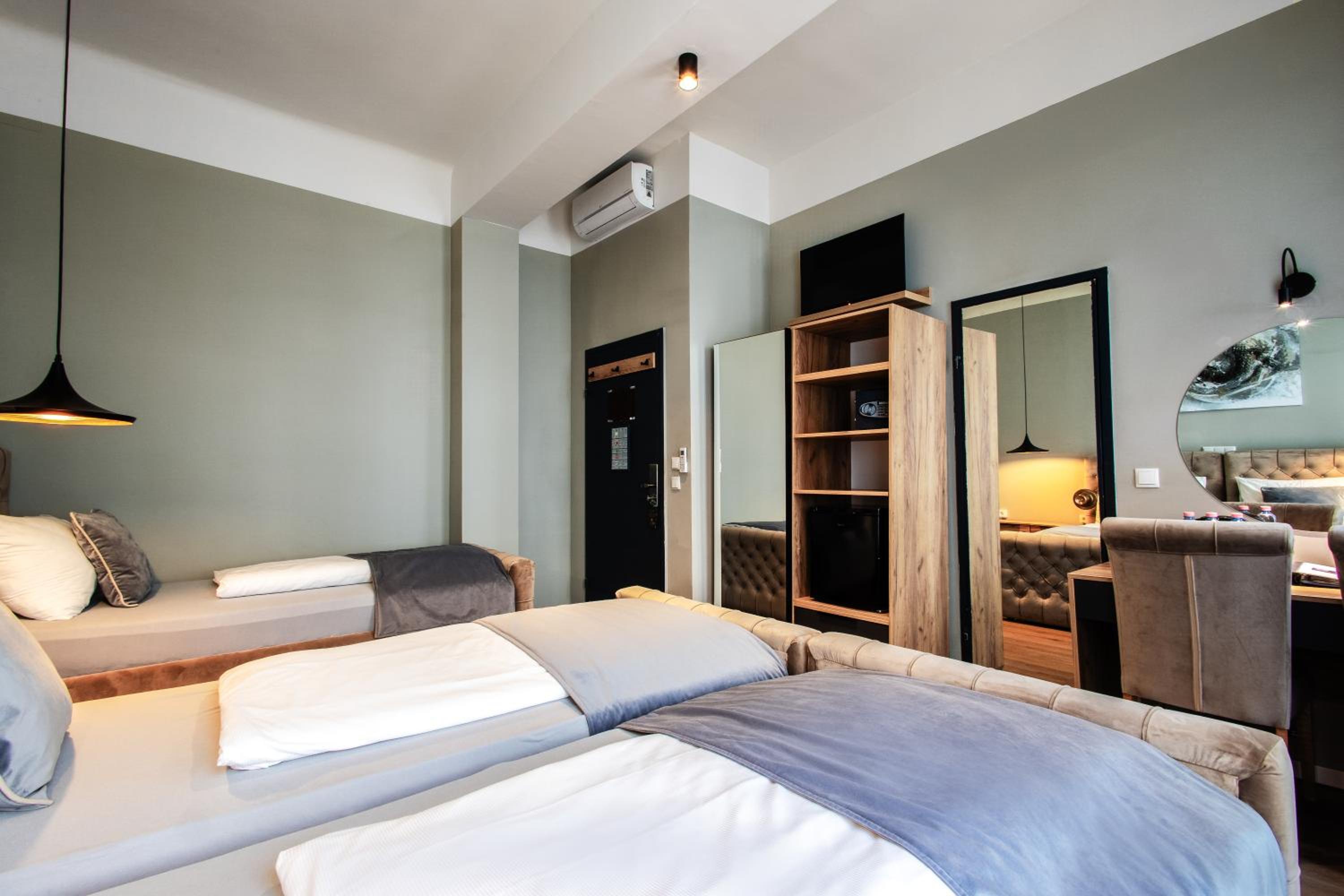 Superior Triple Room photo 2
